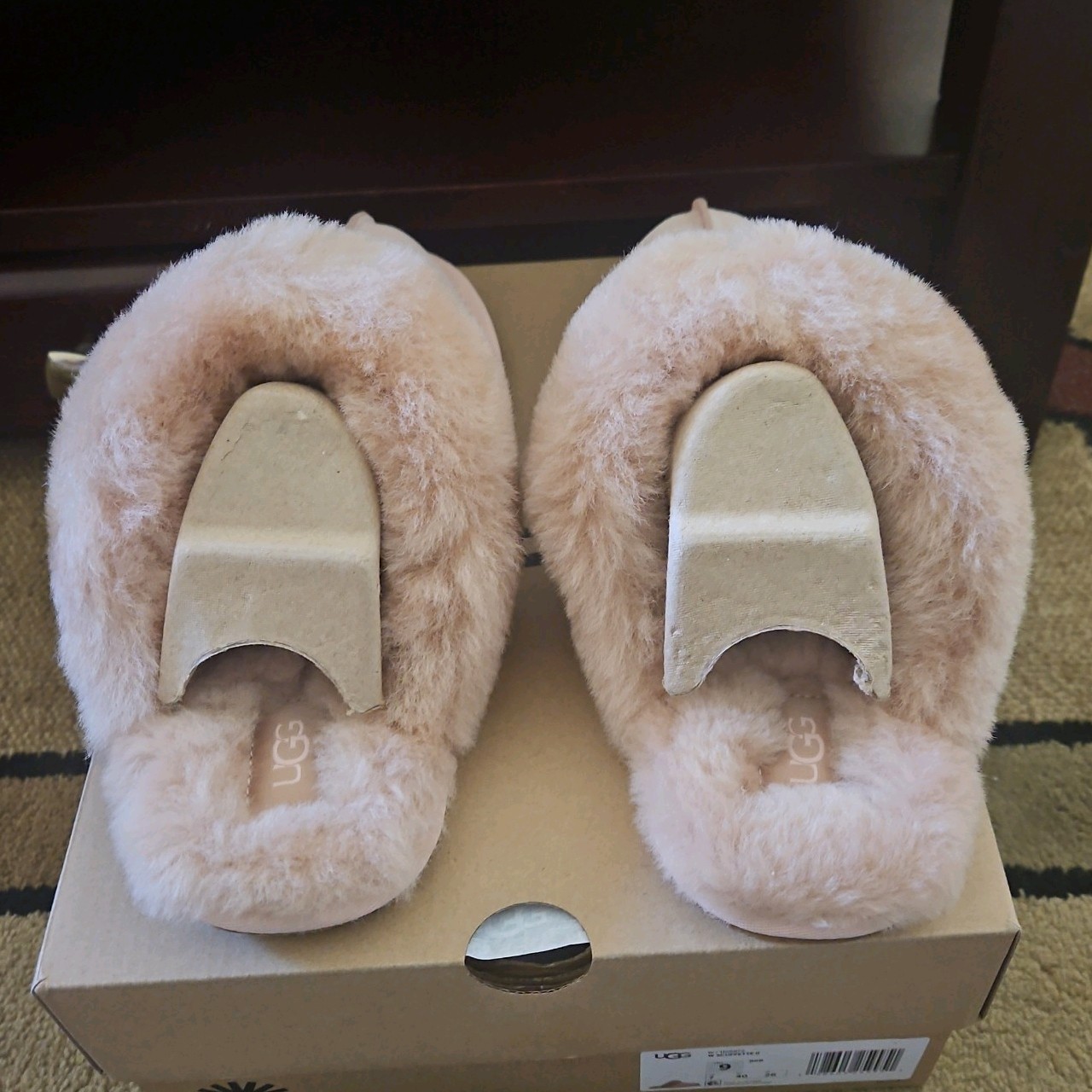 NIB UGG Women's Scuffette in Beige Blush