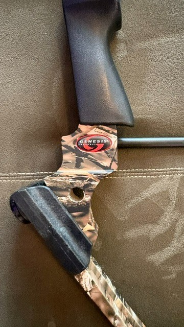 Genesis Archery Bow, Right handed, Perfect Condition, working, Camo