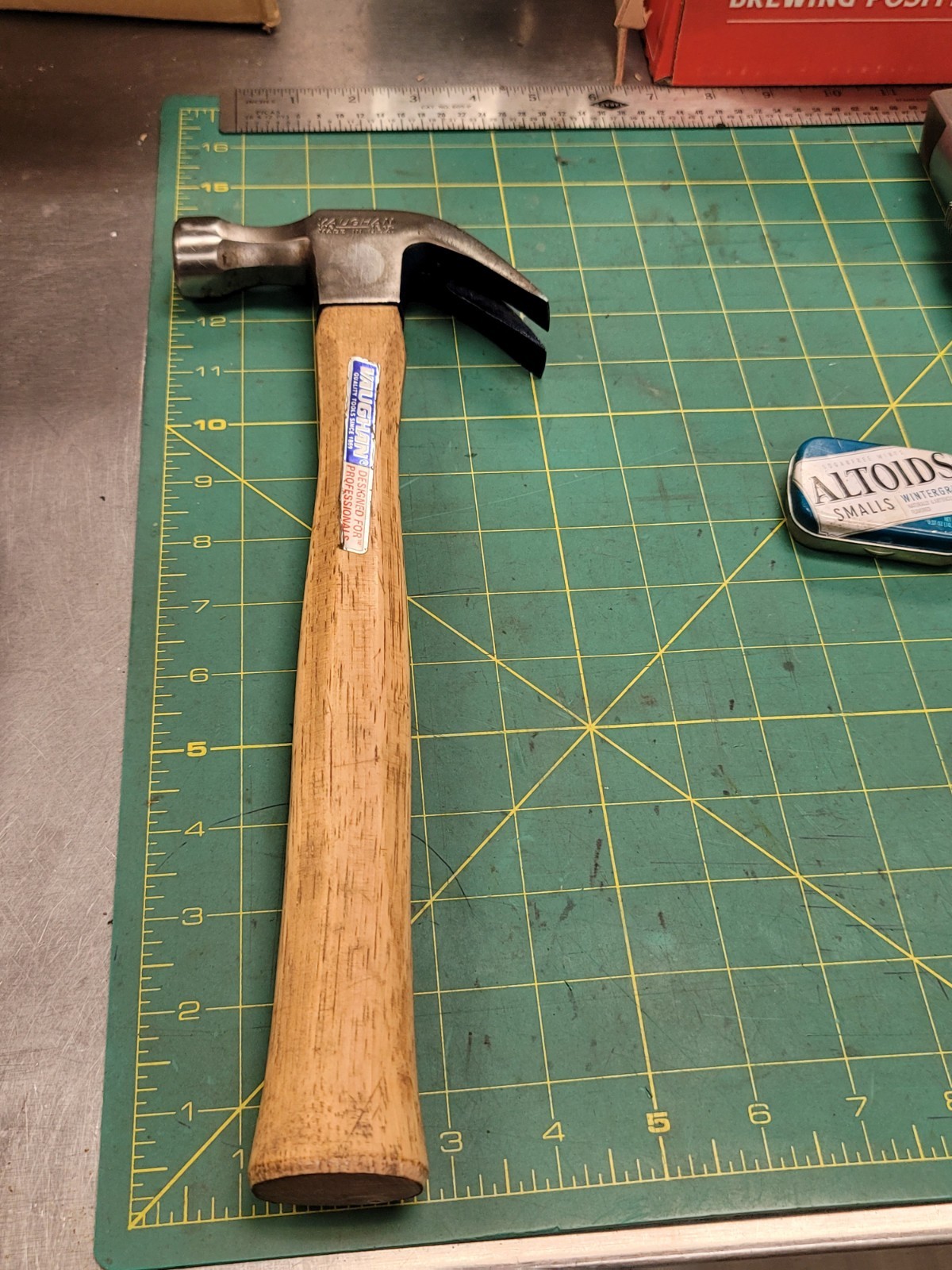 VINTAGE VAUGHAN V16  16-OZ  CURVED CLAW HAMMER WOOD HANDLE MADE IN USA A9B
