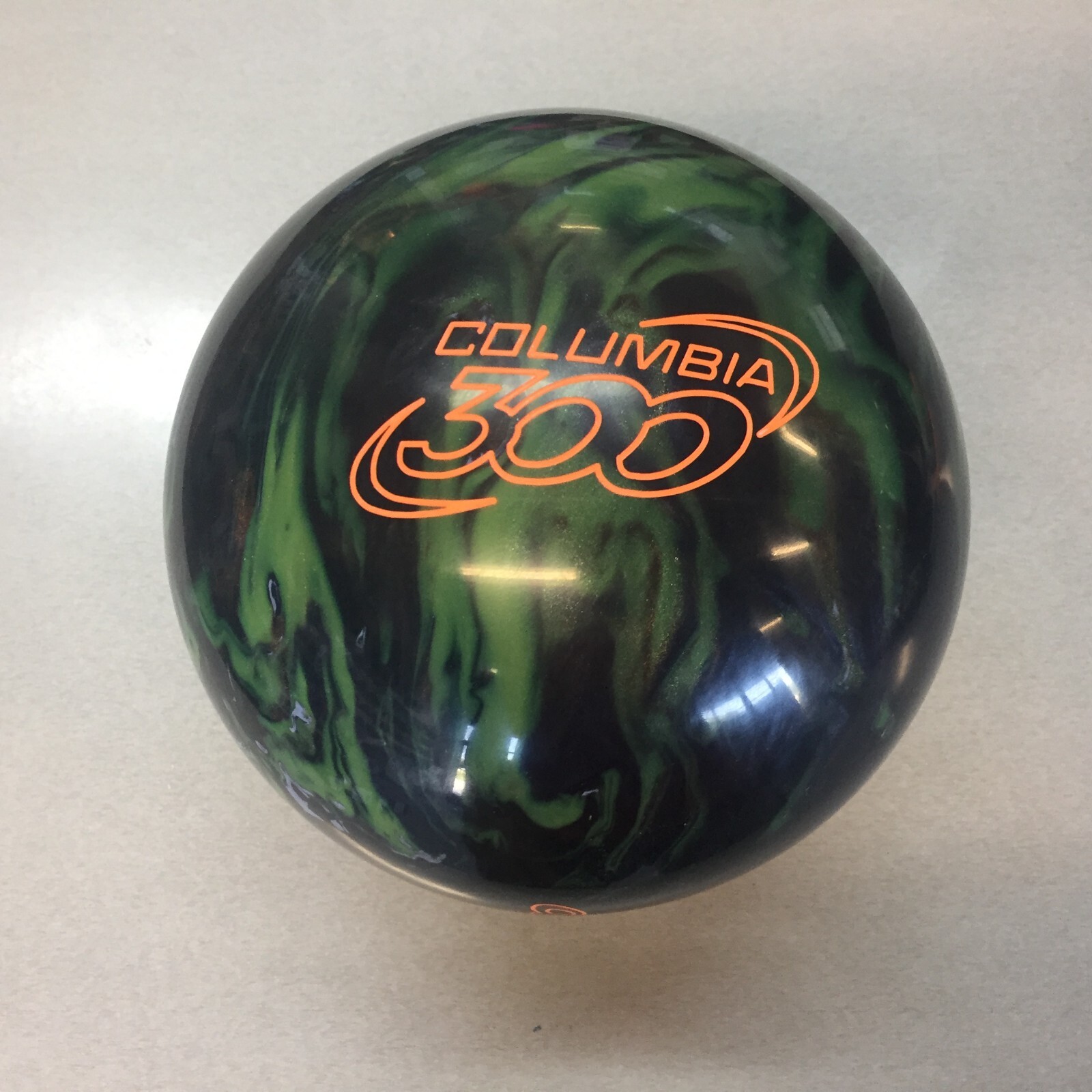 Columbia 300 Madness BOWLING ball 16 lb 1ST QUALITY new in box #130b