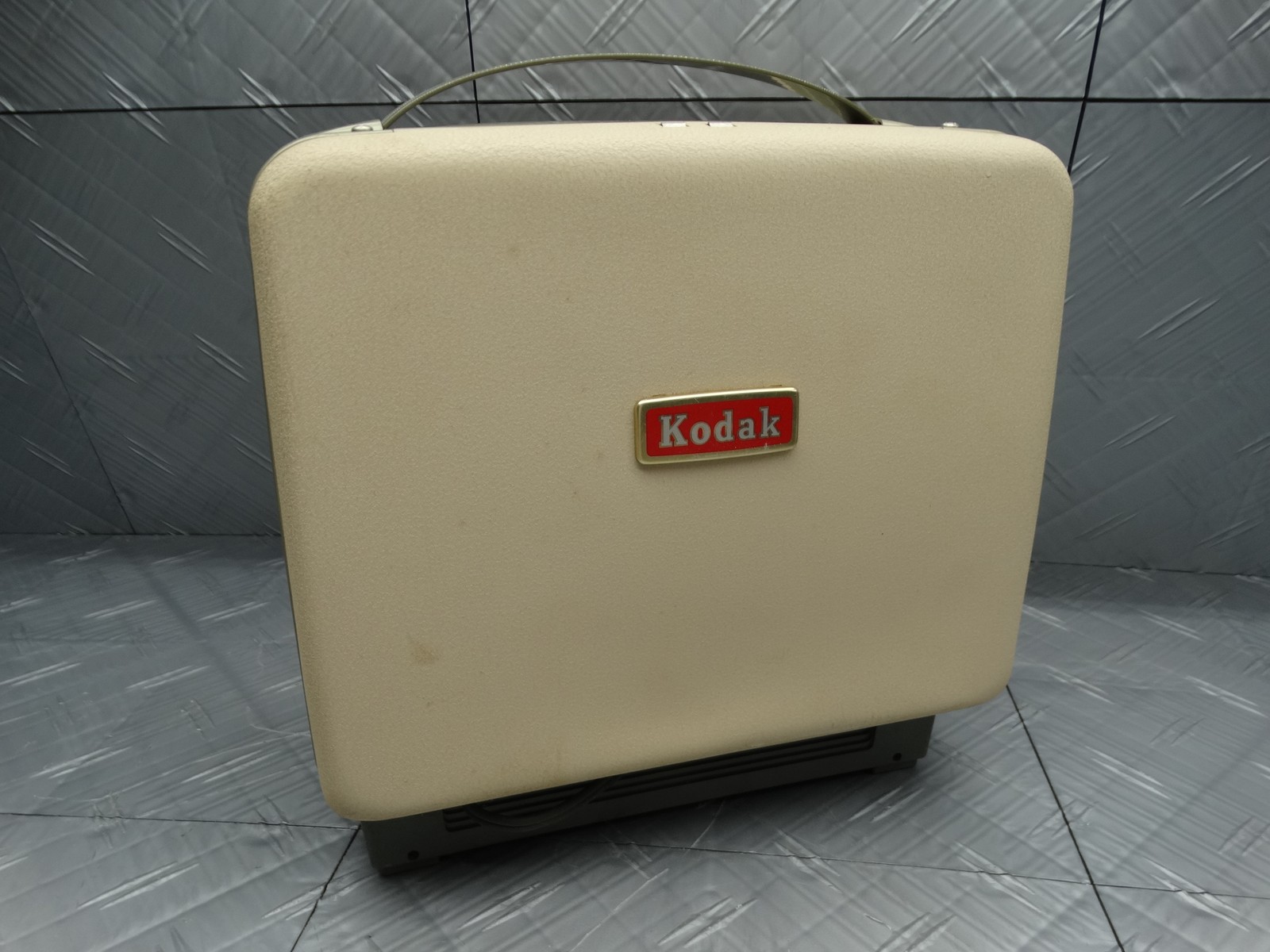 Kodak Brownie 500 Model A5 Movie Projector 8mm 1/1.6 Lens