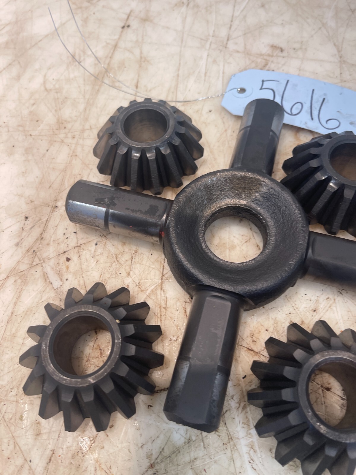 International IH 2504 Tractor Differential Spider Bevel Gears