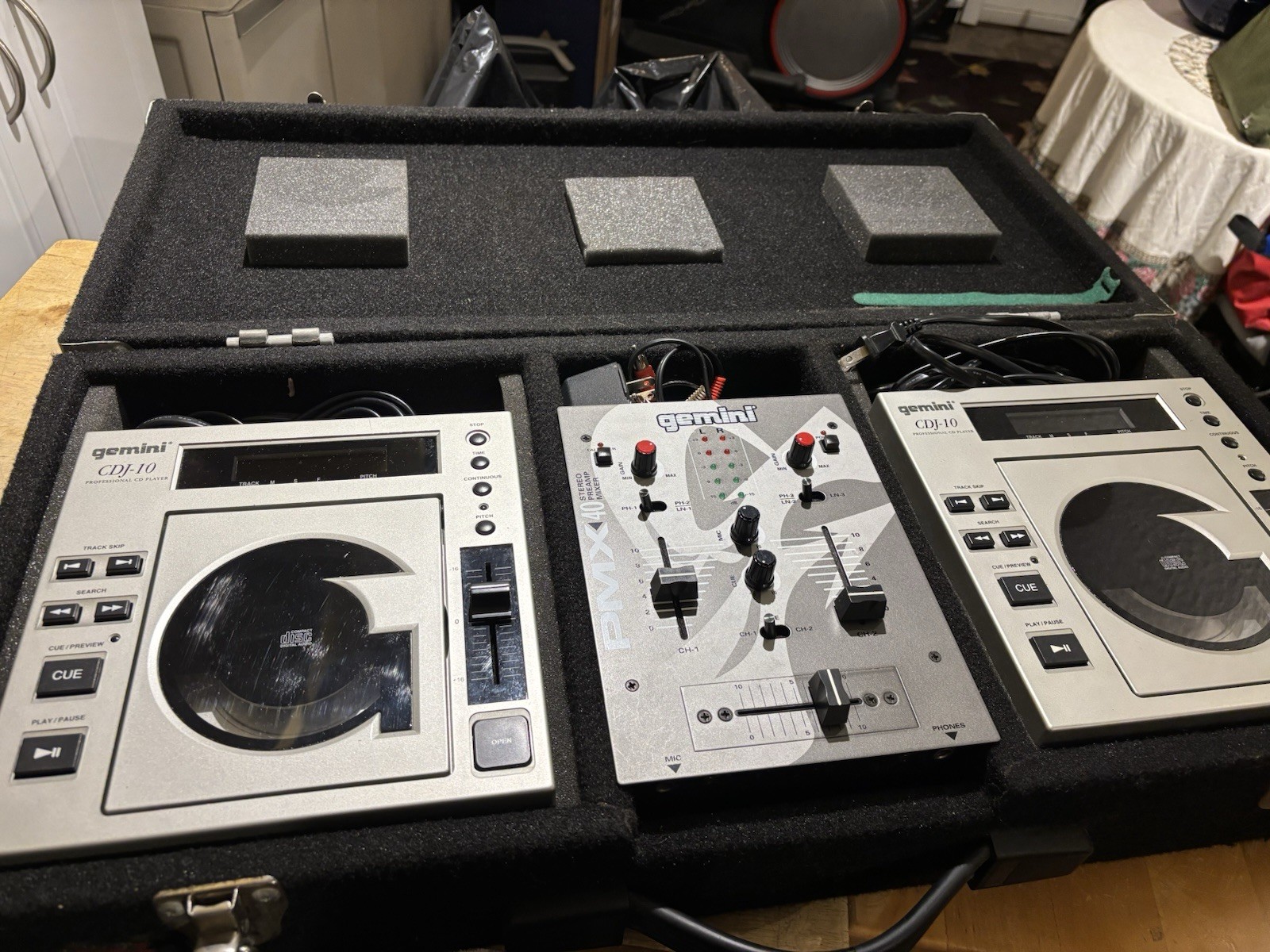 GEMINI CDJ 10 x 2, WITH HARD CASE DJ CD MIXER SYSTEM SETUP