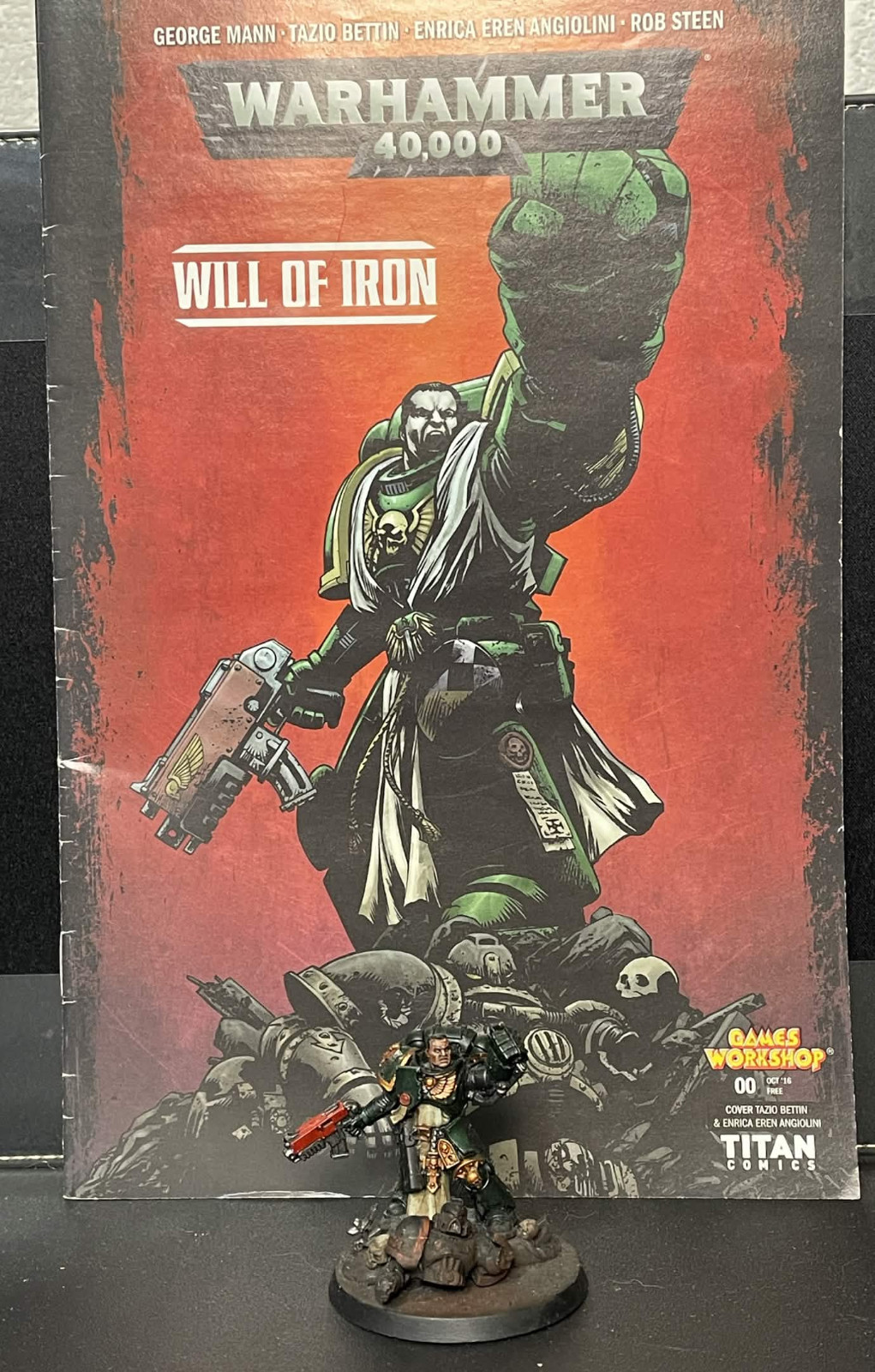 Warhammer 40k Dark Angels Will of Iron Comic + Primaris Captain Bolter/Powerfist