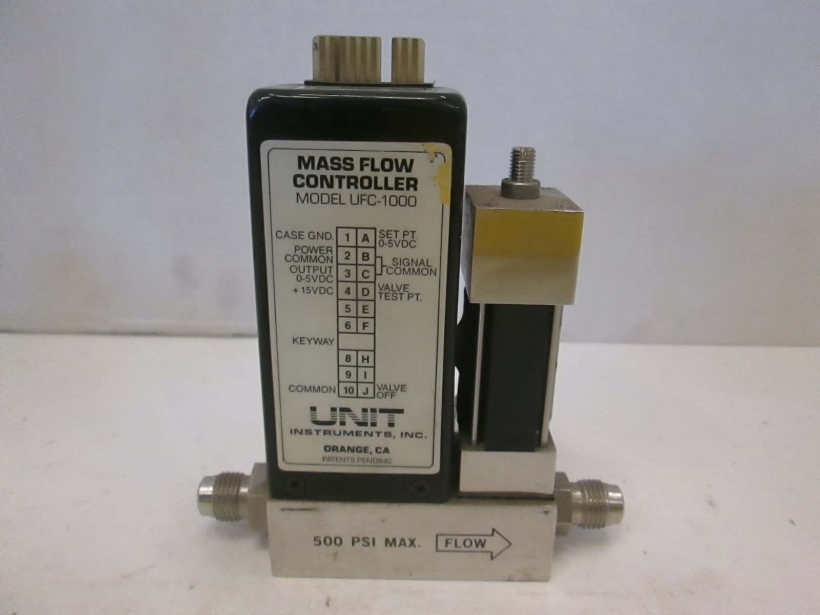 Unit UFC-1000 Mass Flow Controller 20%PH3/SiH4, O2, 300 SCCM, Refurb