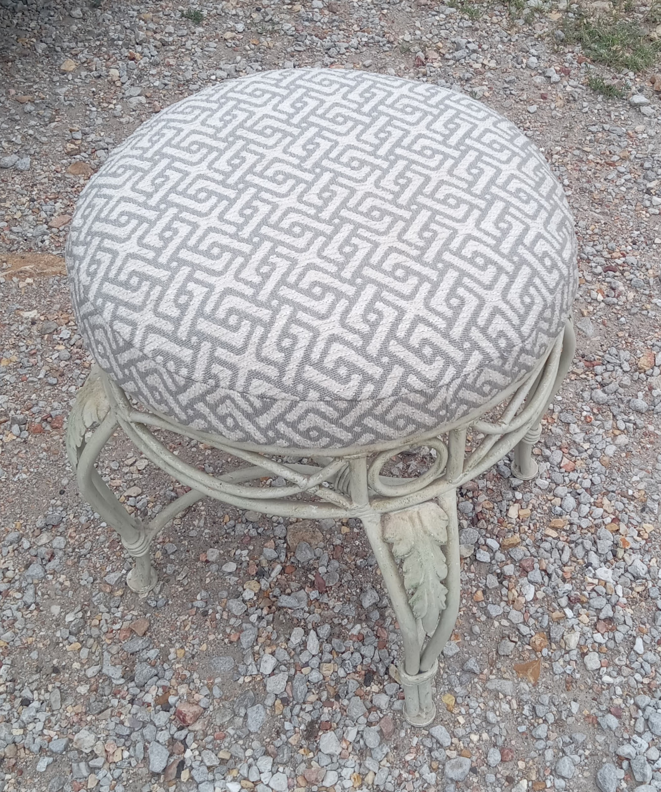 Round Iron Vanity Stool / Bench (VB-116)