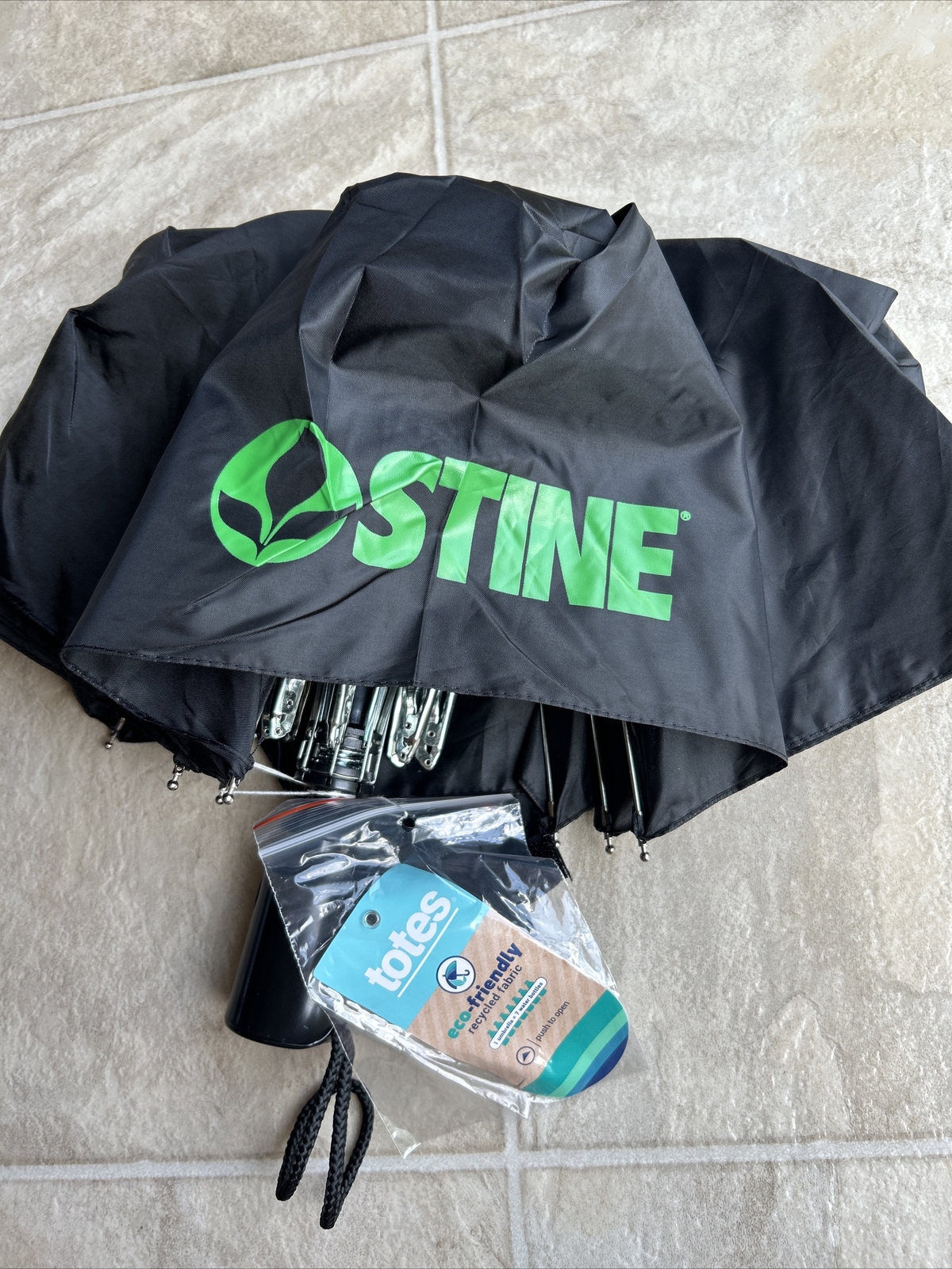NEW! W/LOGO Totes Recycled Canopy Auto Open 42 Inch Umbrella Black Rubber Handle