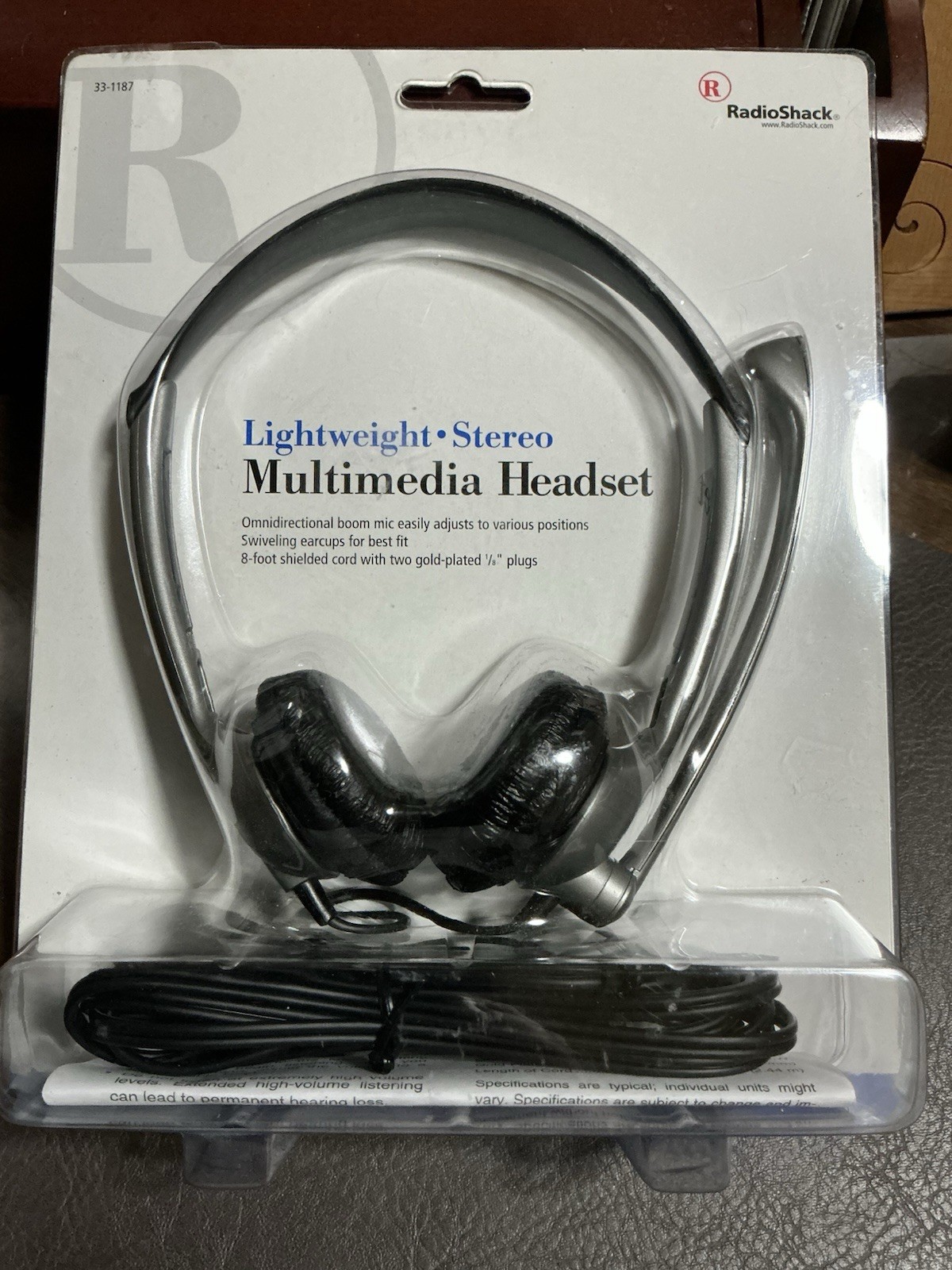 RadioShack Lightweight Stereo Multimedia Headset With Microphone 33-1187