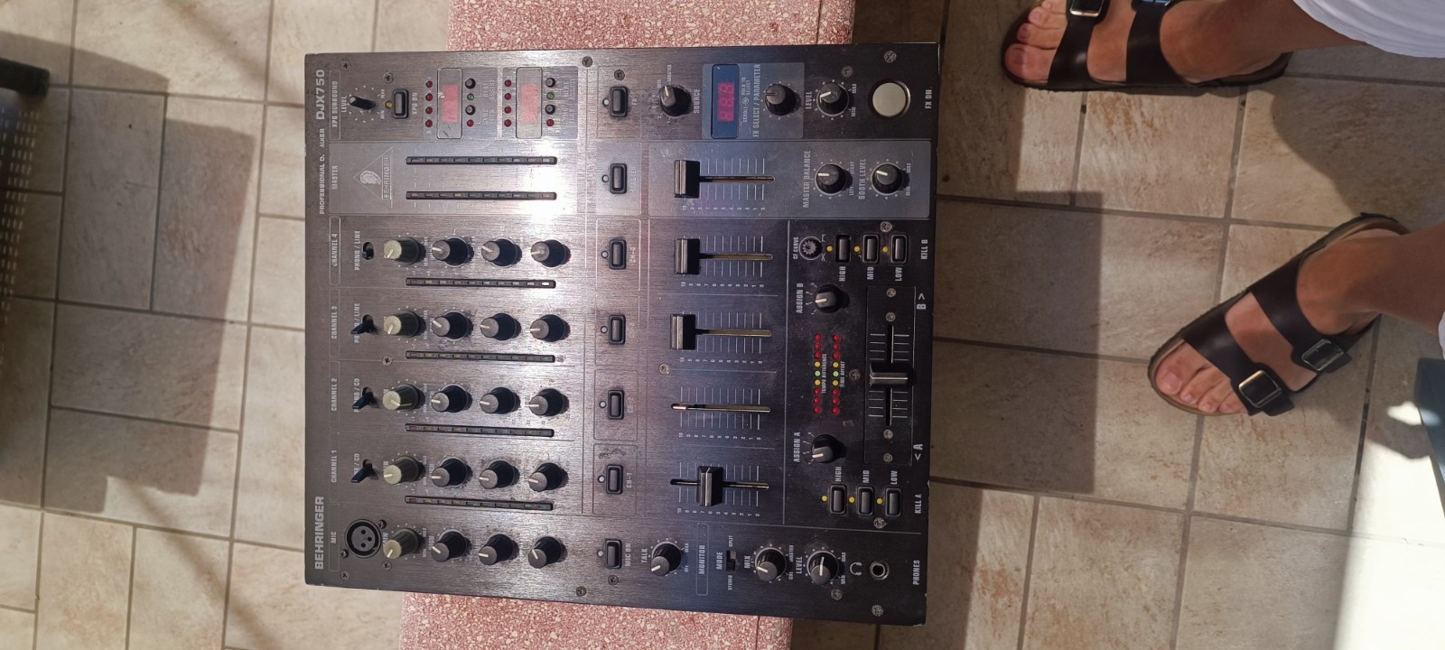 Mixer da dj behringer
