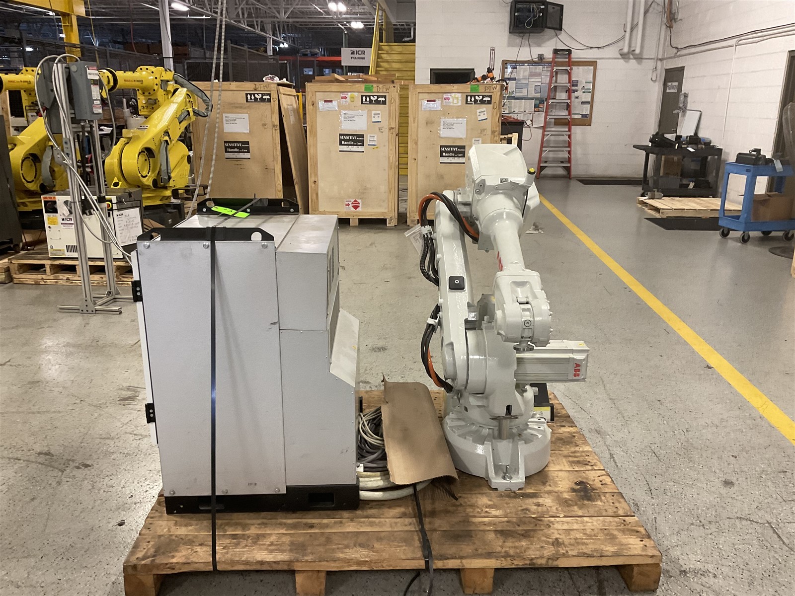 ABB ROBOT IRB2600 WITH CONTROLLER IRC5 SN: 2600-800955 *REFURBISHED*