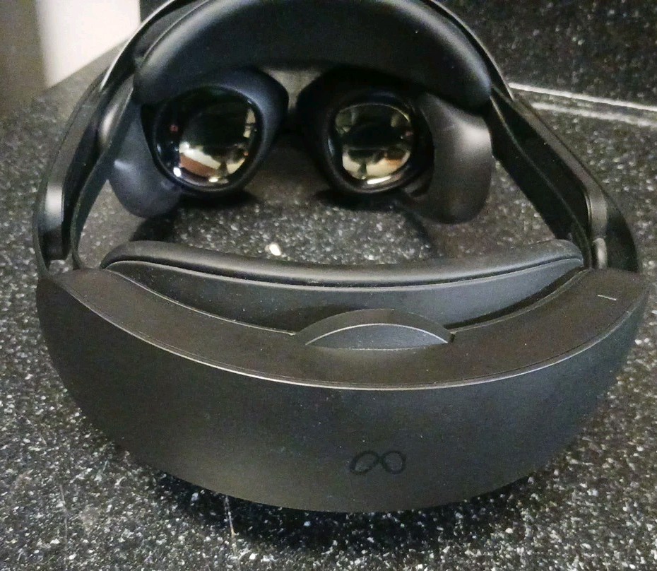 Meta Quest Pro VR 256GB Headset Only + charging dock (No Controllers) TESTED