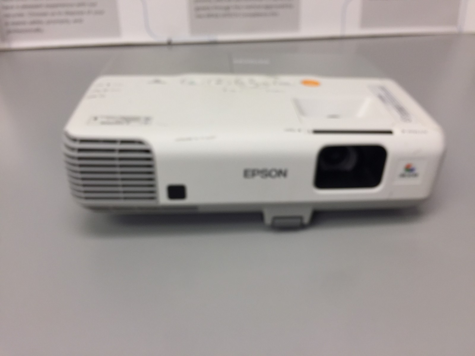 Epson PowerLite 92 LCD Projector model:H381A !!! TESTED!!!#624 LAMP HOURS LEFT !
