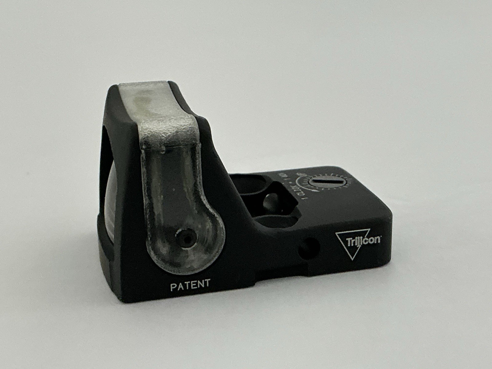 Trijicon RM05 RMR Dual Illuminated Reflex Sight, 9.0 MOA, Amber Dot