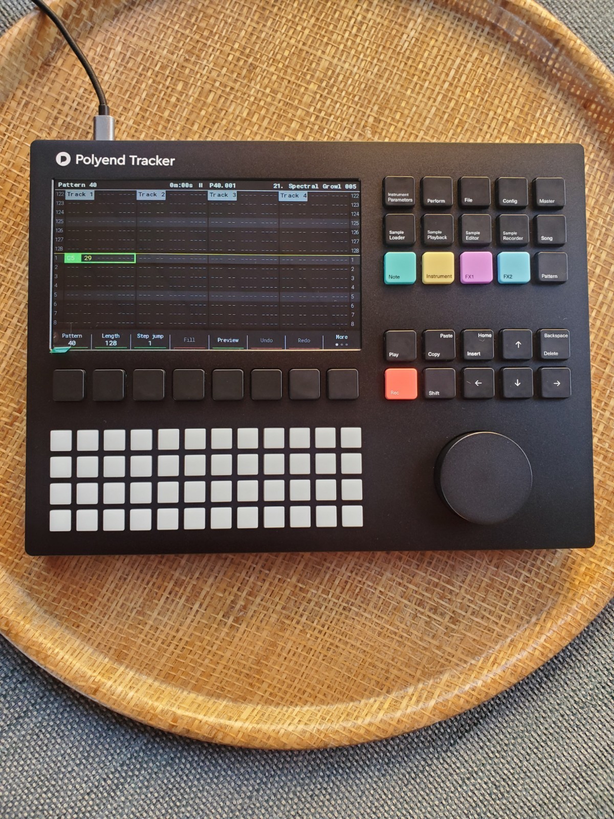 Polyend Tracker *MINT* Sequencer sampler MIDI workstation wavetable synthesis