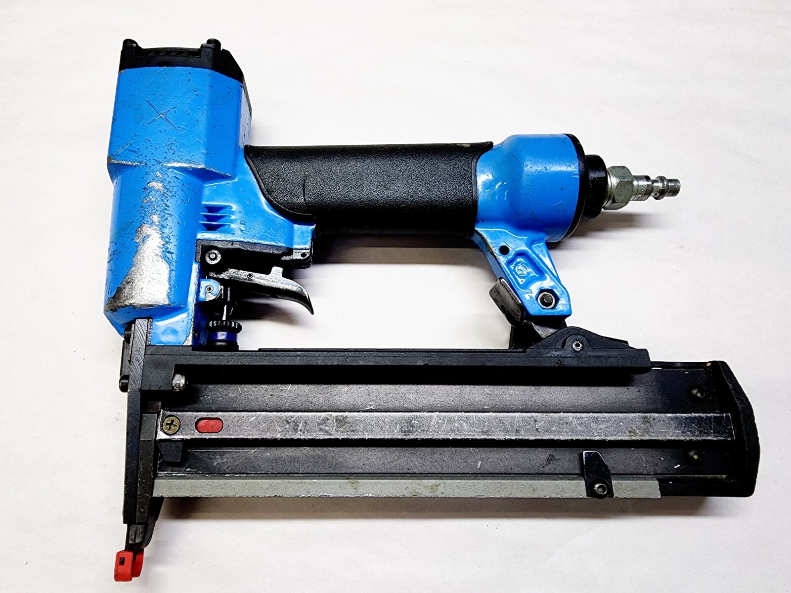 FASCO Pneumatic 18 Gauge Brad Nailer, 5/8 to 1-9/16" Length