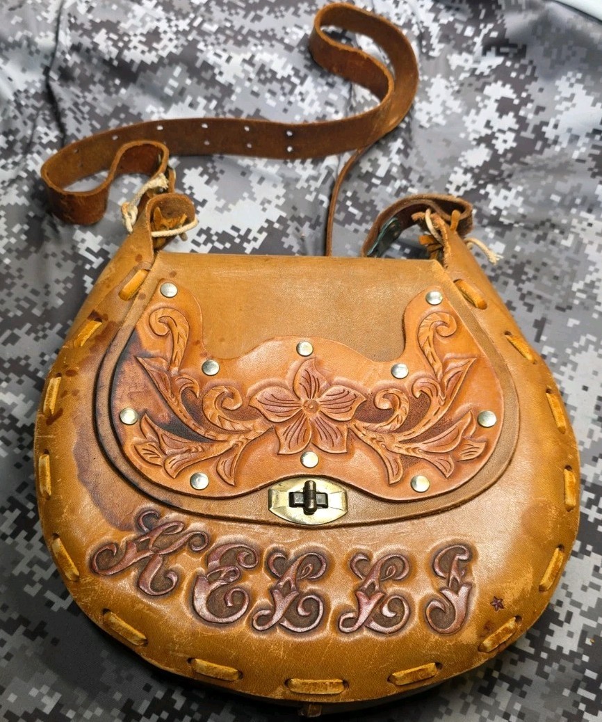 BLACK POWDER MUZZLELOADER POSSIBLES BAG LEATHER WALL HANGER SEE DESCRIPTION