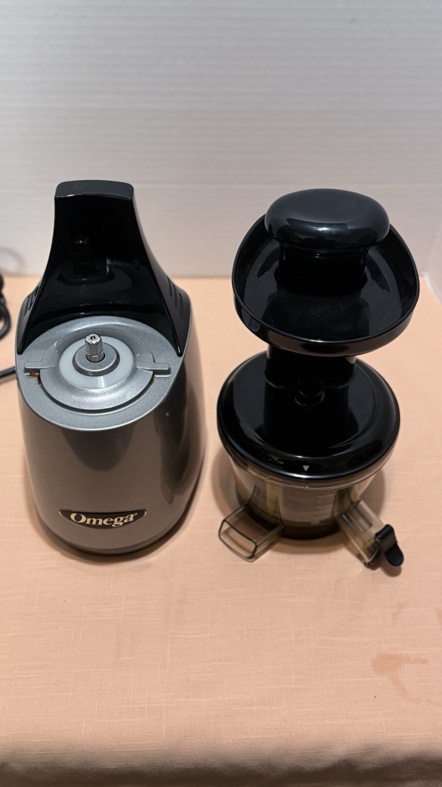 Omega Juicer VRT400 Vertical Masticating HD Juicer with Tap, Silver