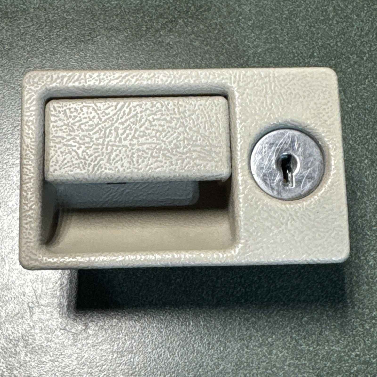 1996 Cadillac Deville Glovebox Glove Box Compartment Handle Latch Shale No Key