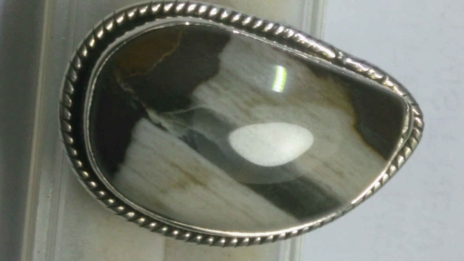 FETCHING UNTREATED NATURAL AGATE IN STERLING SILVER.925 RING SIZE 9.5-9.75!