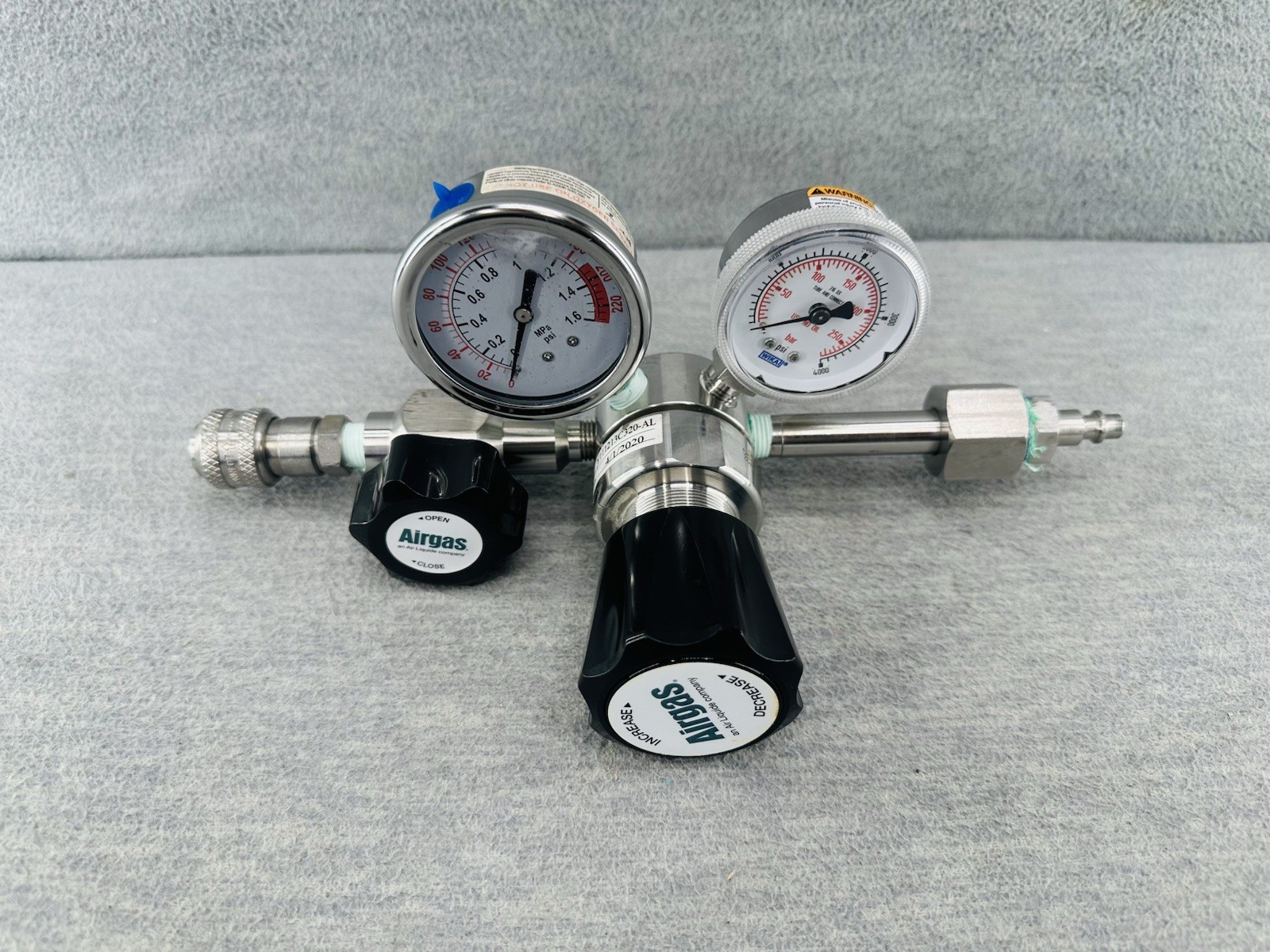 AIRGAS Y111213C320-AL - 316 SS Liquid Positive Seal Two Stage Regulator  NEW  C6