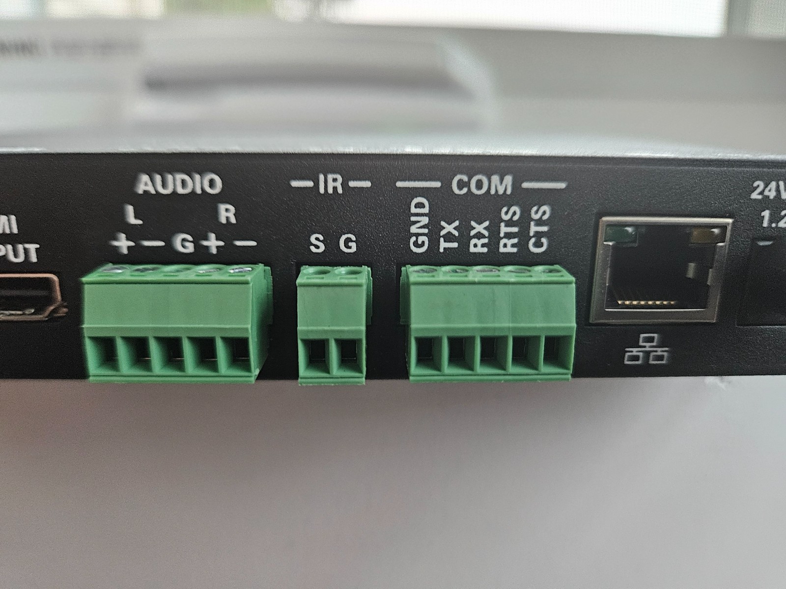 CRESTRON HD RX 201 C E MULTIFORMAT SWITCH & RECEIVER W/ PWR SUPPLY LINE JACKS
