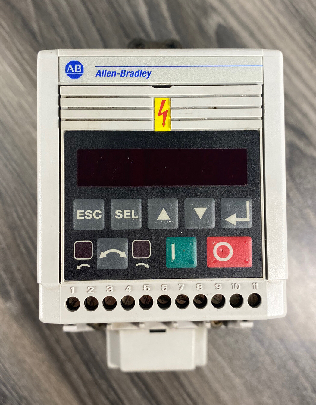 ALLEN-BRADLEY 160-AA08NPS1 SER A Variable Speed Drive 2HP 8A 3PH 200-240 VAC USA
