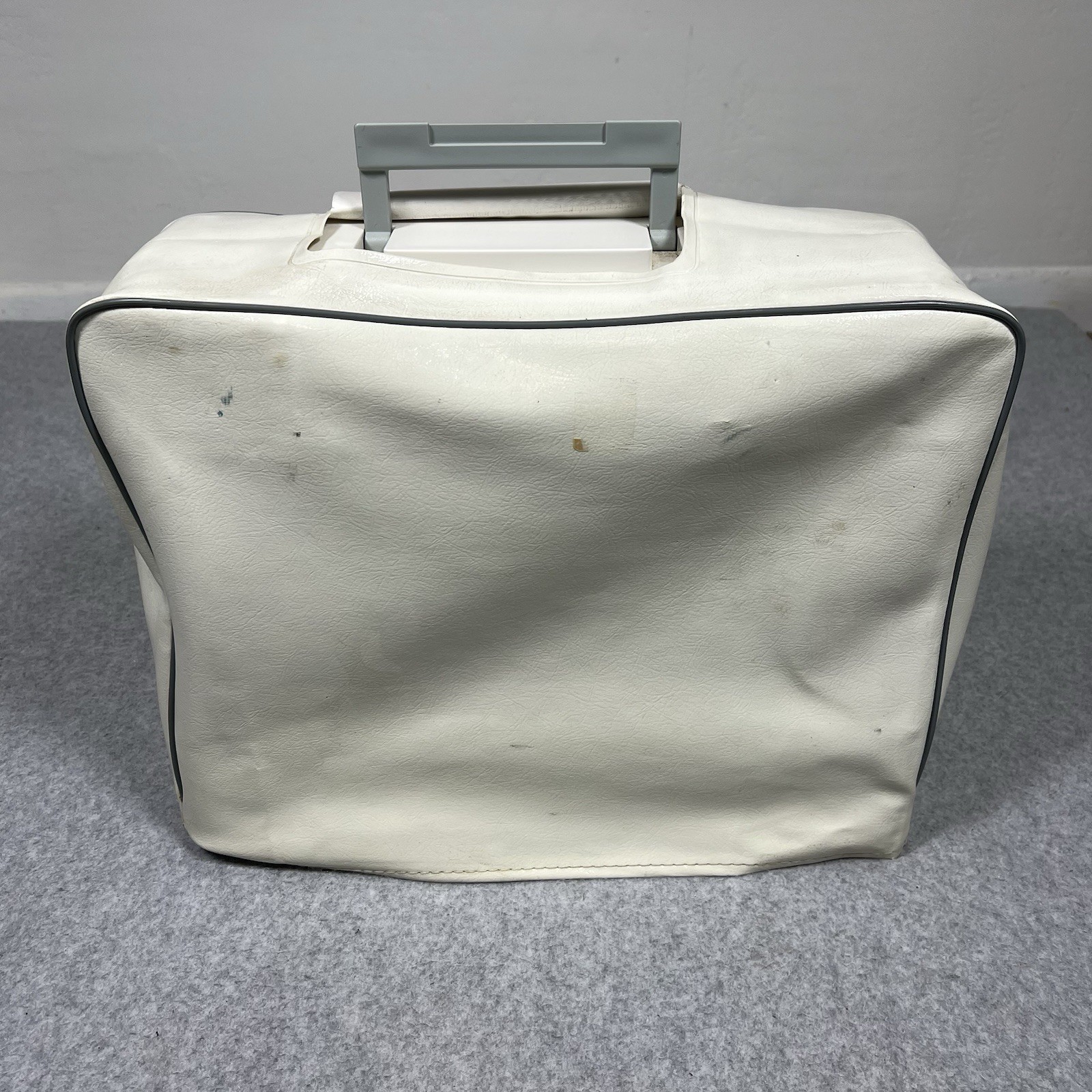 BERNETTE 720 Sewing Machine Heavy Duty 200 B W/ Cover READ
