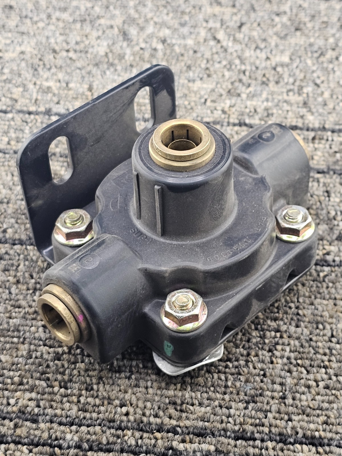 Bendix 3518868C2 Quick Release One Valve Pushlock