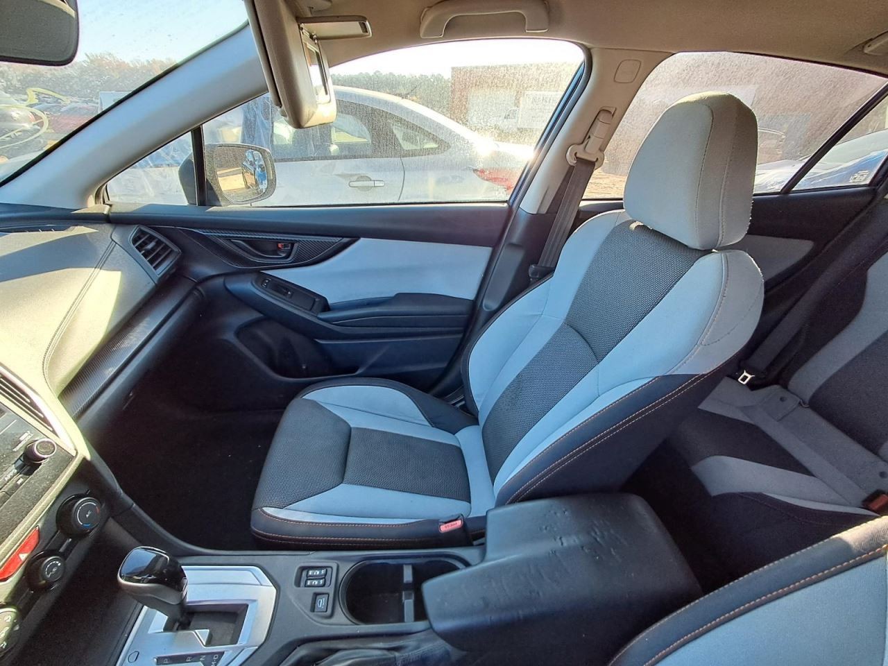 XV CROSST 2018 Glove Box 4856277