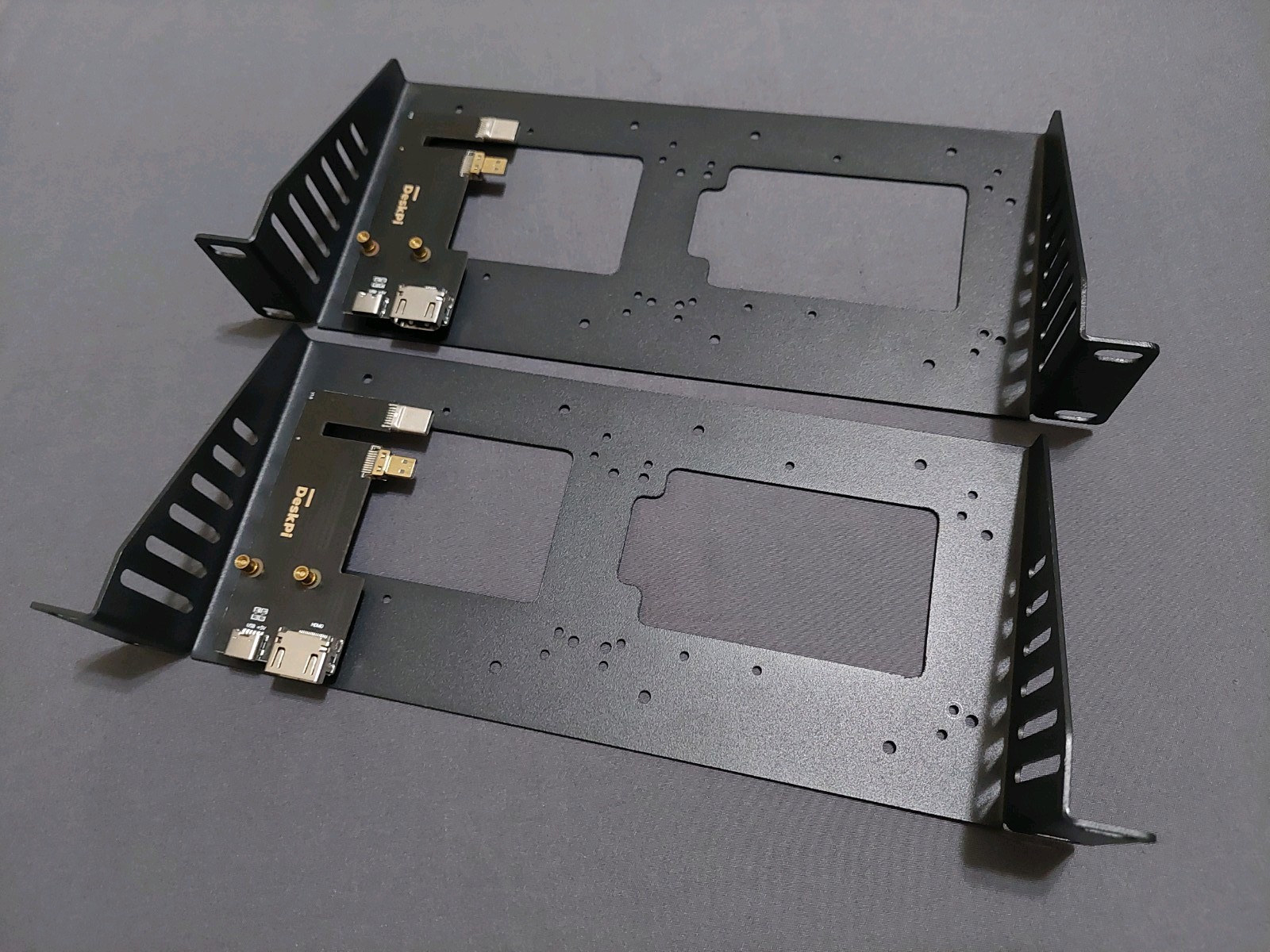 GeeekPi - DeskPi Rackmate t1 mount -  10 in 1U Rack + raspberry pi HDMI Adapters
