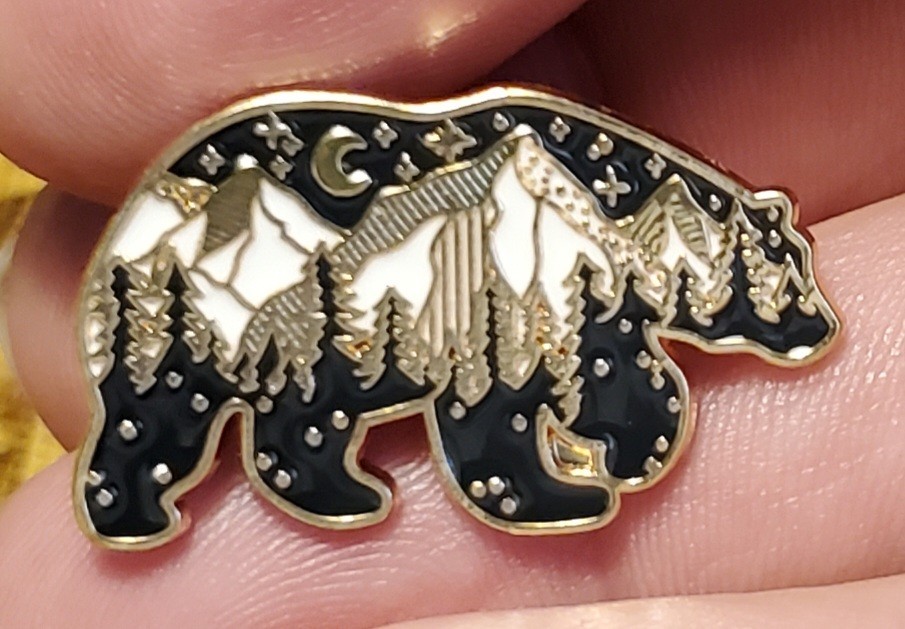BEAR WALKING EAST-SCENIC DESIGN LAPEL PIN