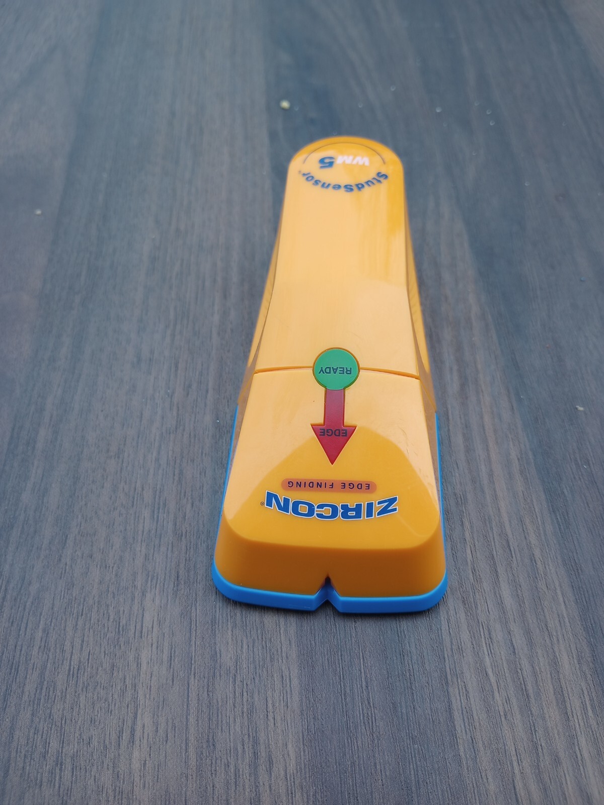 Zircon wm5 Stud Sensor Finder Edge Spotlight Pointer + Picture Hanging Kit