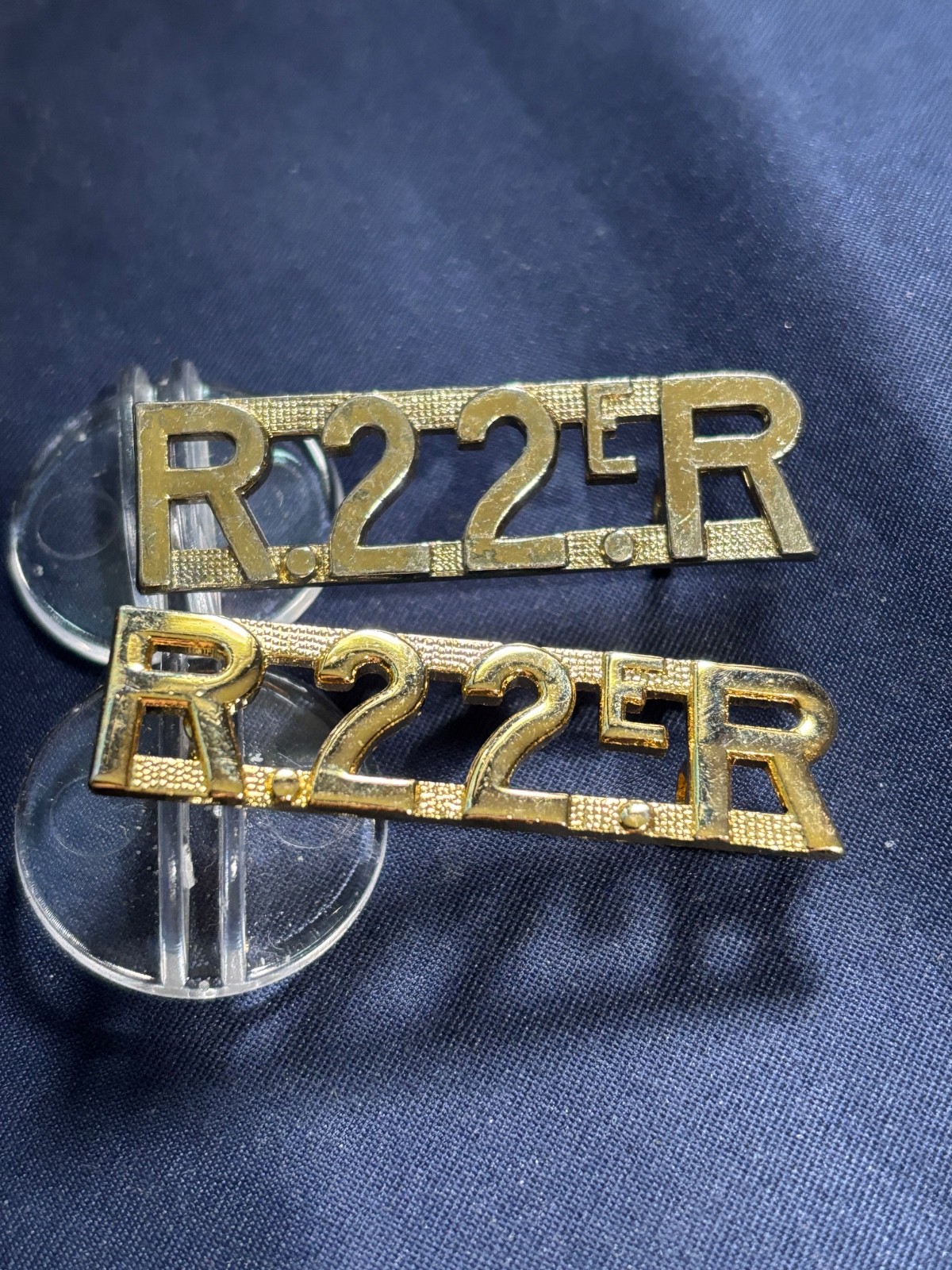Canadian Army  Post 1980  metal shoulder Royal 22nd Regiment