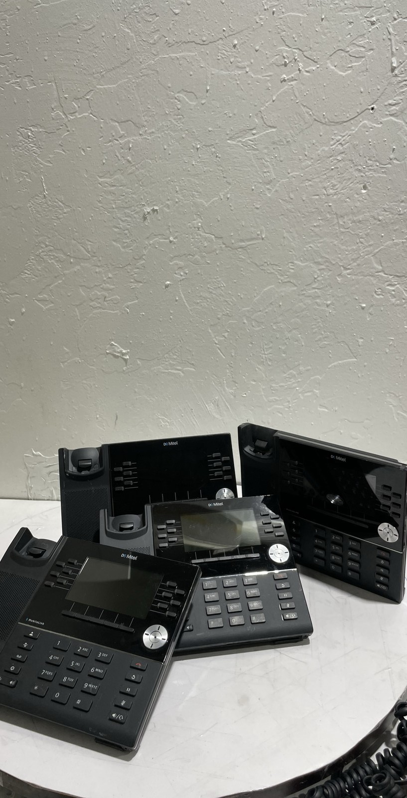 Mitel 6930 S/N 2WLCL1923B2113R Business Gigabit IP Phone BASE ONLY Lot of 4