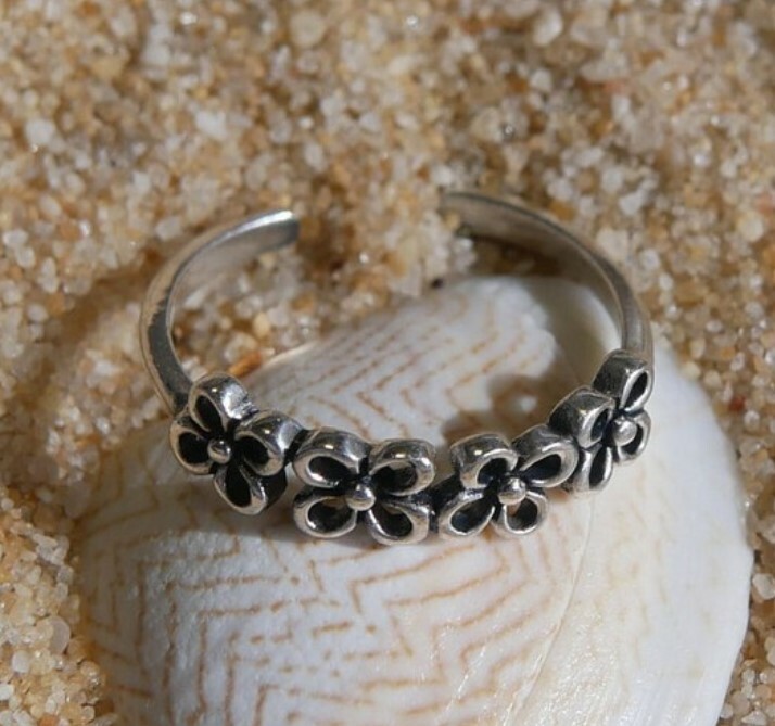 Solid Metal 925 Silver Ladies Flower Adjustable Band Toe Ring White Gold Plated