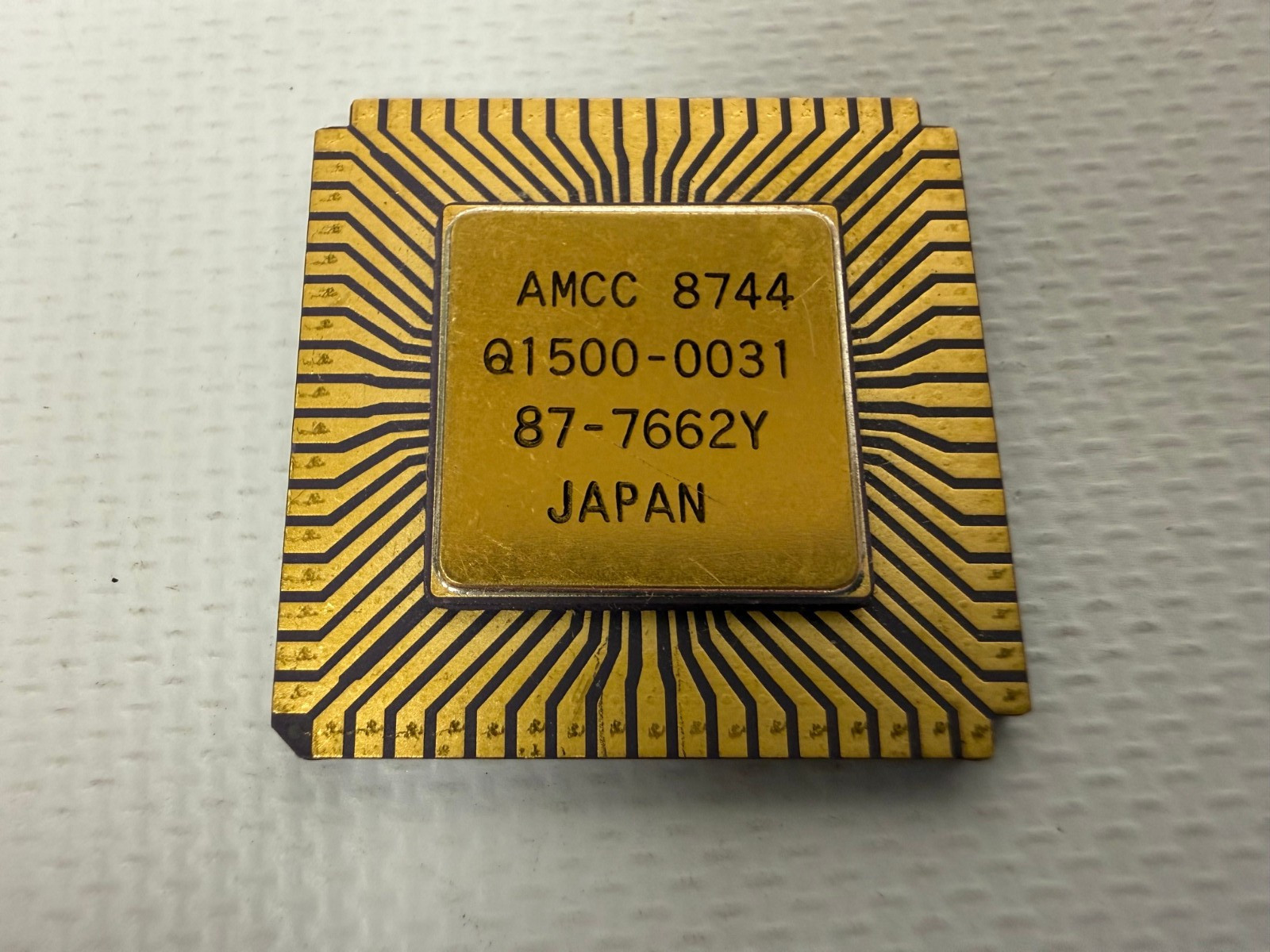 AMCC Q1500-0031 8744 87-7662Y JAPAN CERAMIC CHIP GOLD