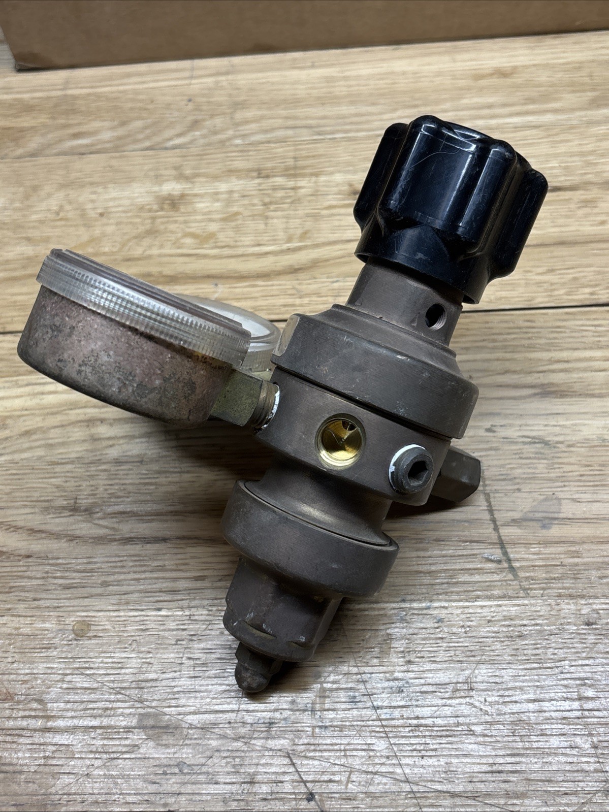 Veriflo Single-Stage Gas Regulator Two Gauge Used