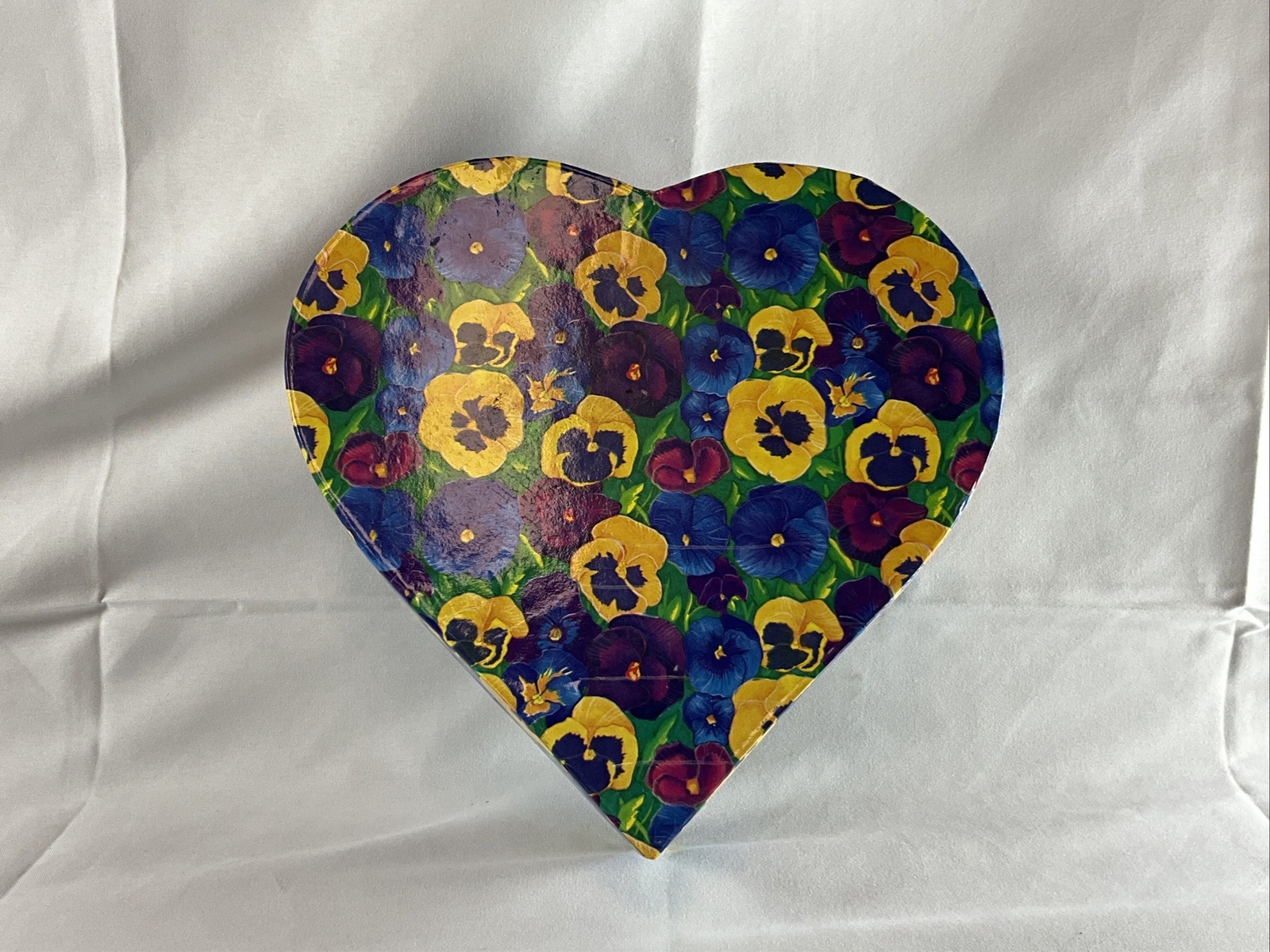 Heart Shaped Pansy Design Gift Box Keepsake’s