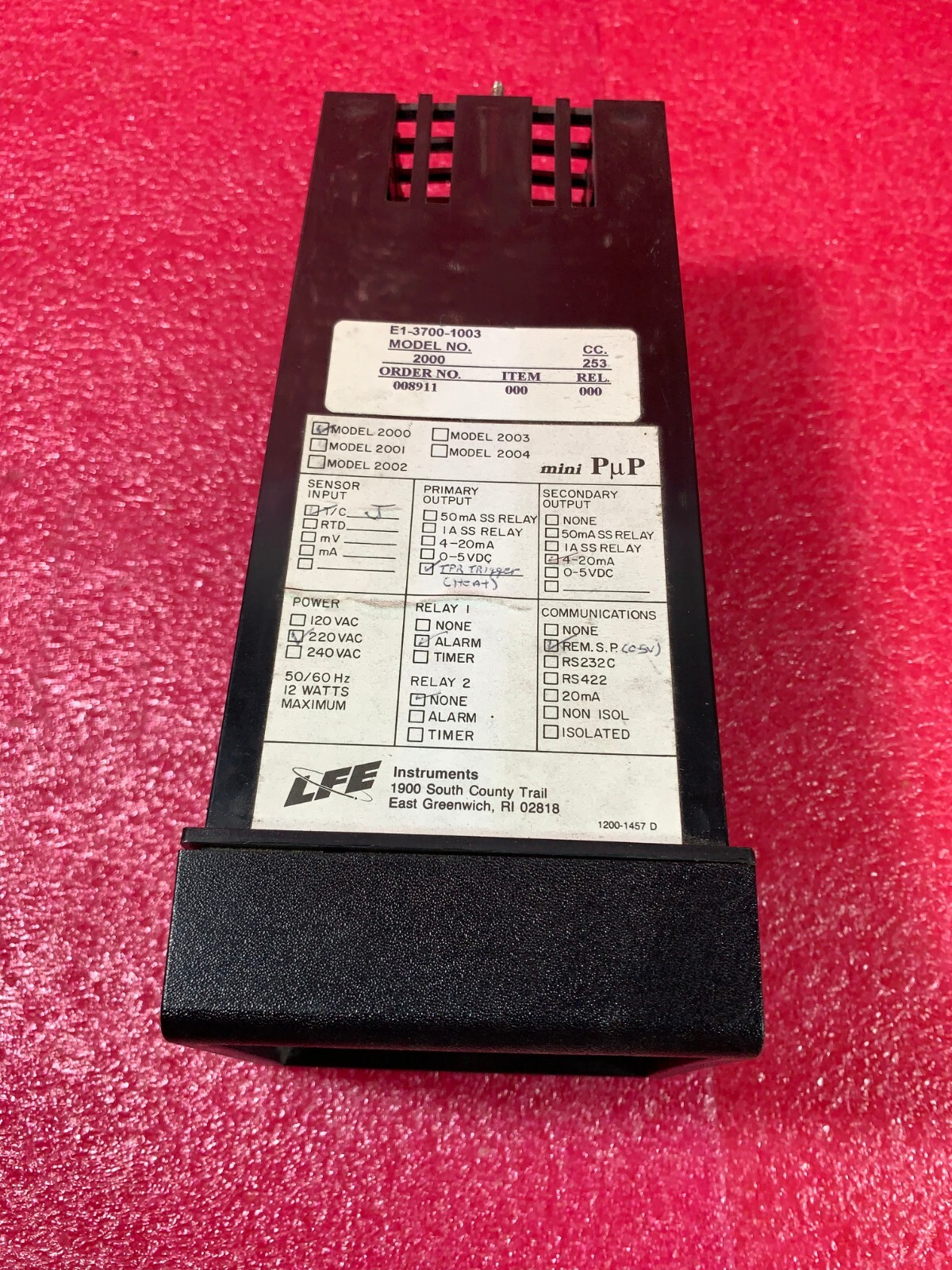LFE Instruments Temperature Controller 220VAC 4-20mA Model 2000