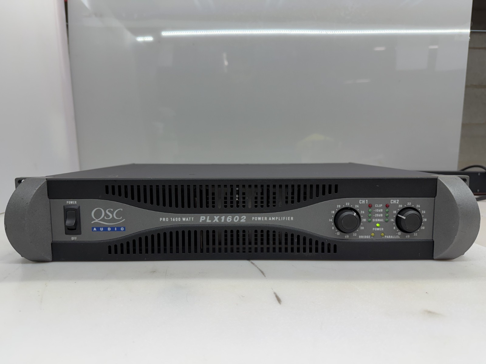 QSC PRO 1600 WATT PLX1602 Power Amplifier w/Power Cord