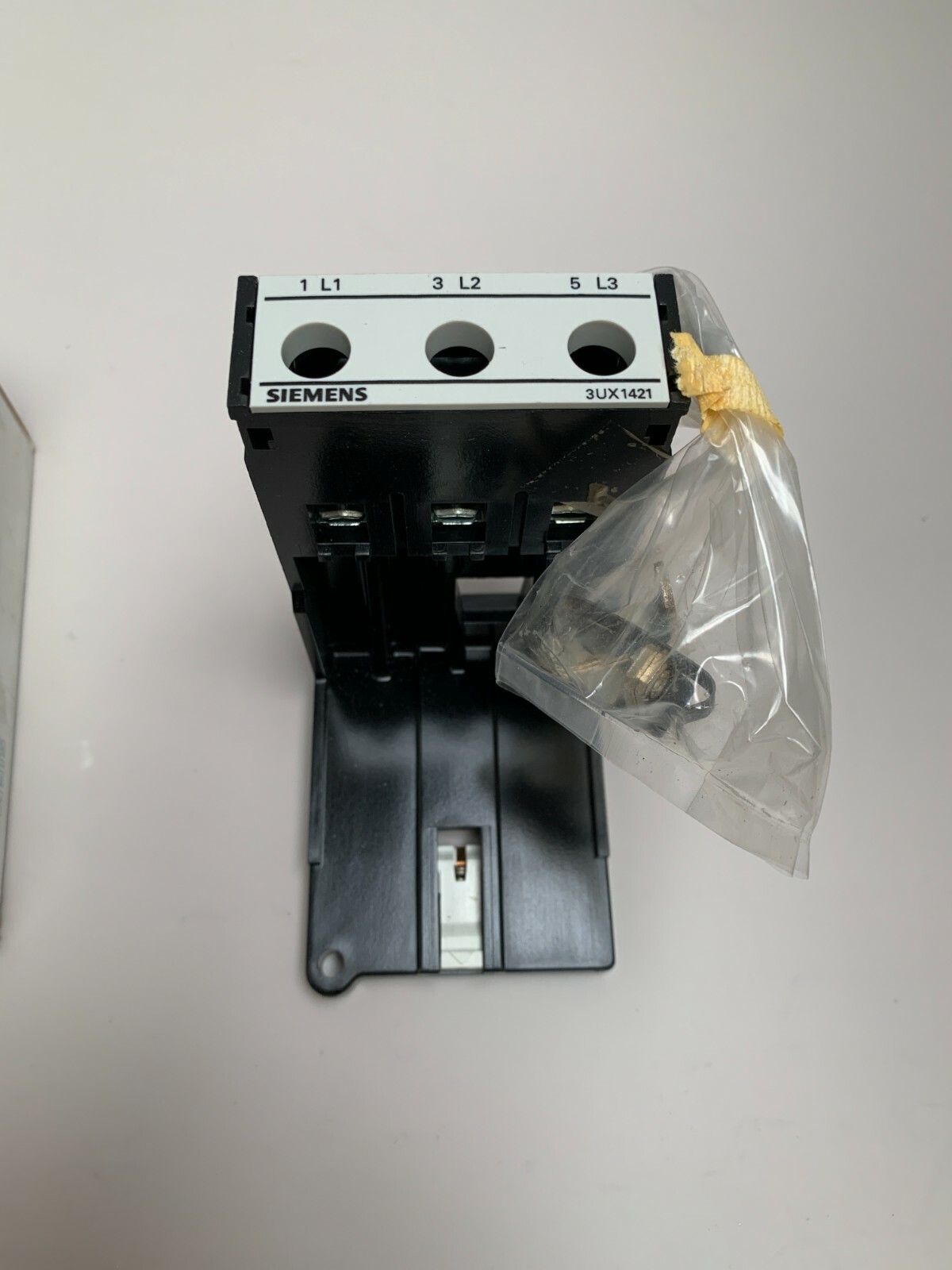 Siemens 3UX1421 Foot Mounting Bracket new