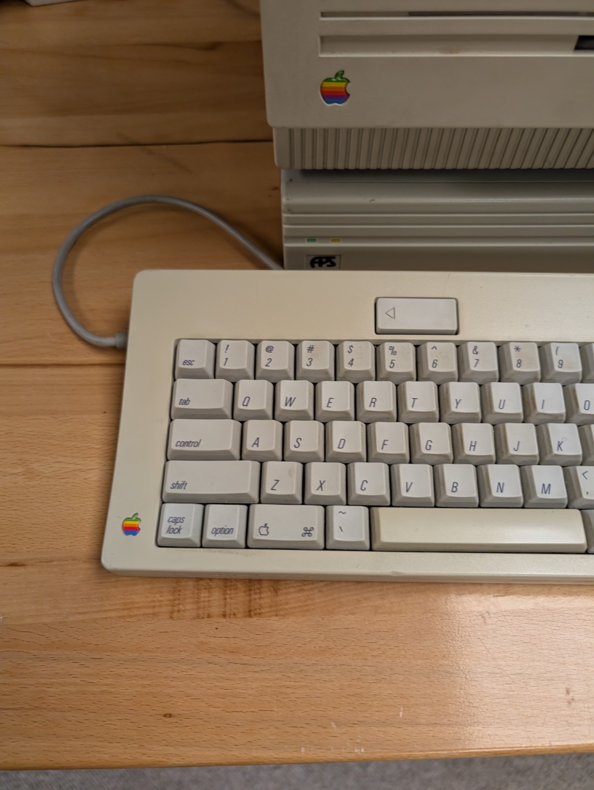 Apple Macintosh SE M5010 Vintage Computer with Keyboard/Mouse untestedREAD DESC