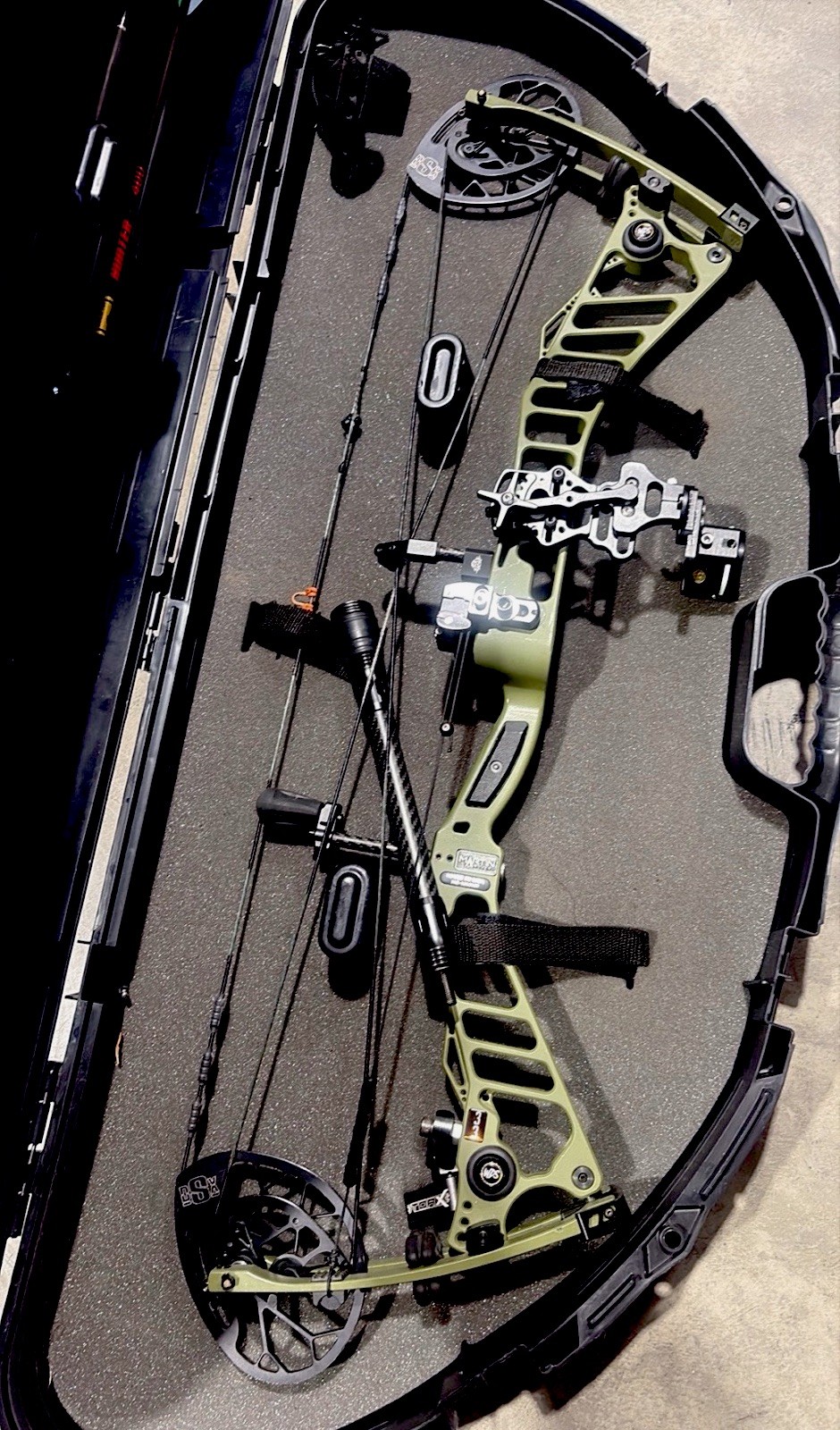 Martin Archery DSX RH Compound Bow 33”  . Green.  (Bare Bow) Great Condition !