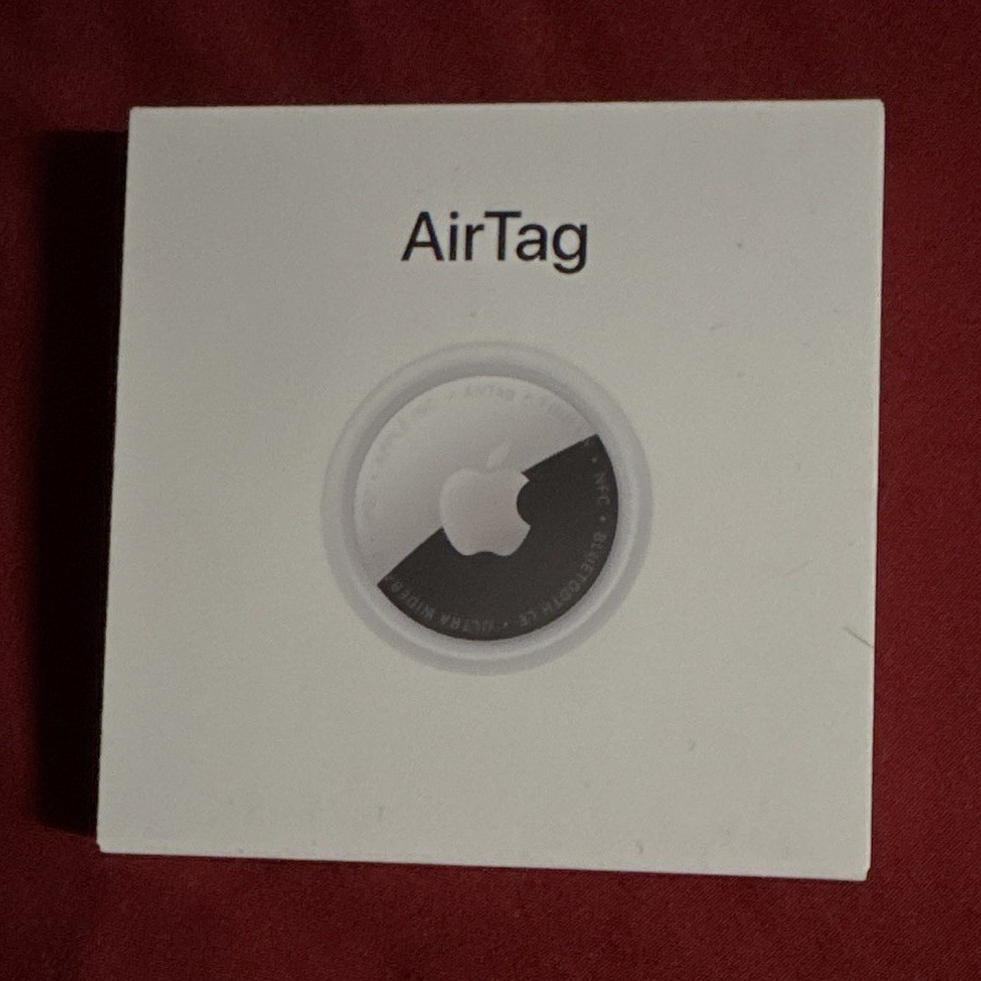 Apple AirTag Item Tracker for Keys, Bags & More - White (2nd generation)