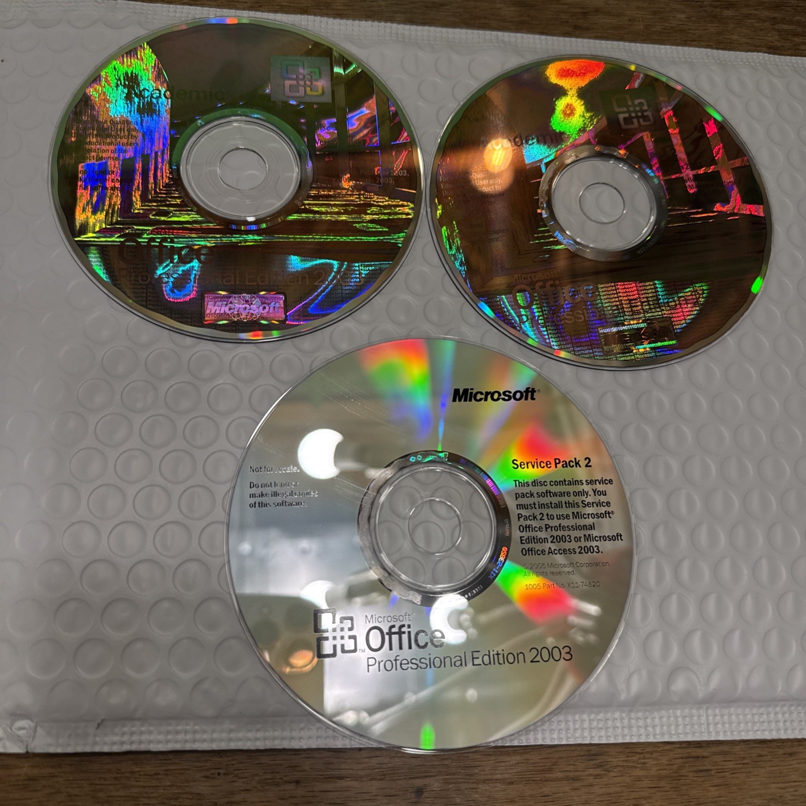 Microsoft Office Professional Edition 2003- 3 Disc Set with key - Discs MINT