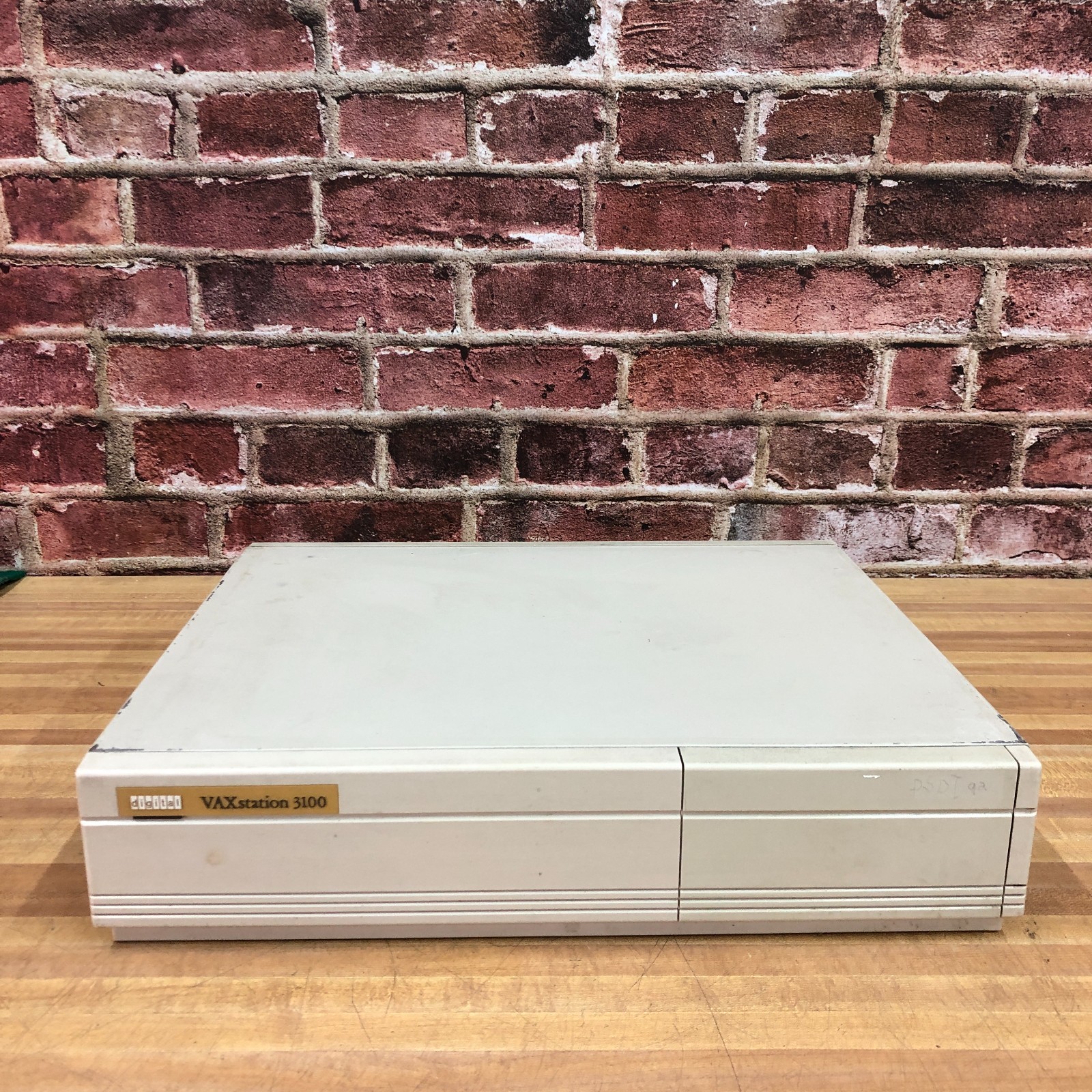 Vintage DEC Digital Equipment VAXStation 3100 VS42A-BC w/HDD (Powers On)