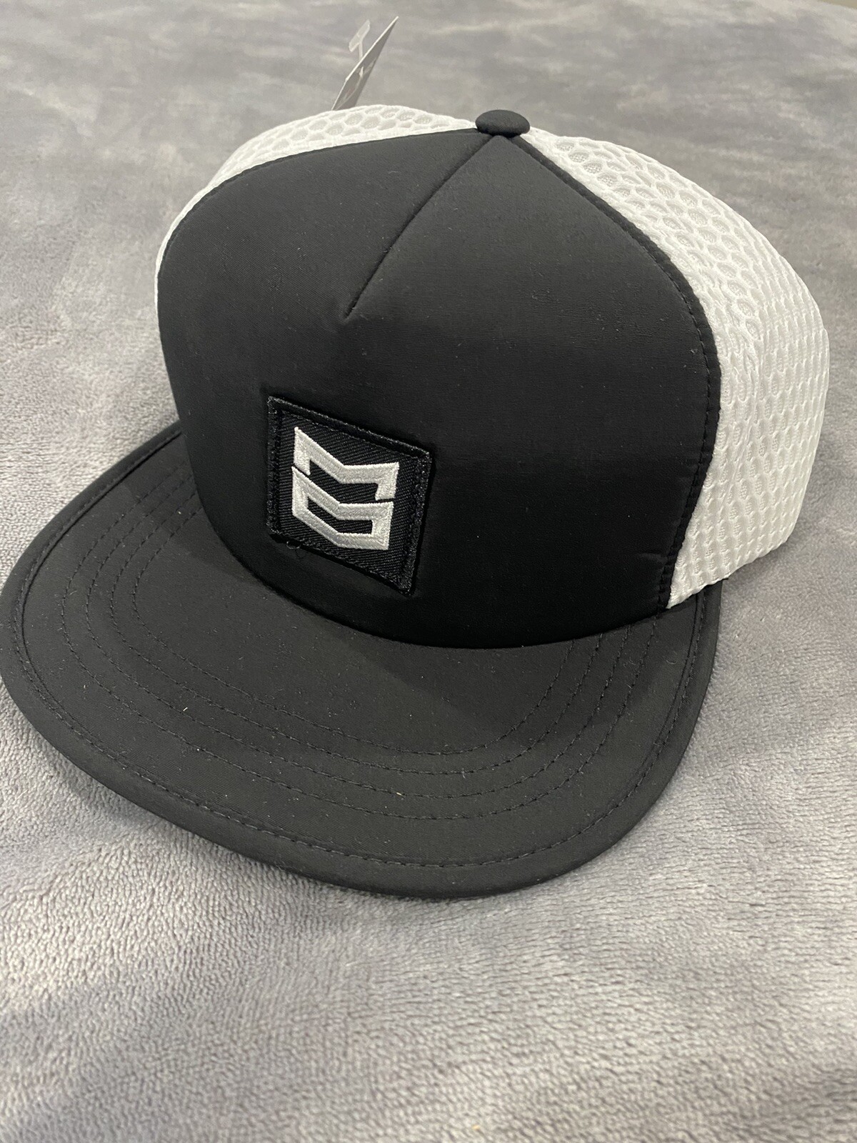 MTN OPS HAT BOW HUNTING MOUNTAIN SPORTS BLACK & WHITE HYDRO ADJUSTABLE $35 NEW