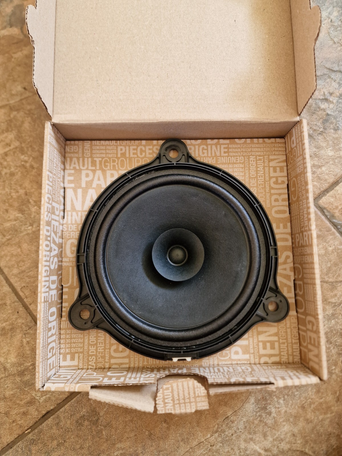 GENUINE NEW RENAULT MASTER MK3 TRAFIC CAPTUR MK1 DOOR SPEAKER 281563SG0A