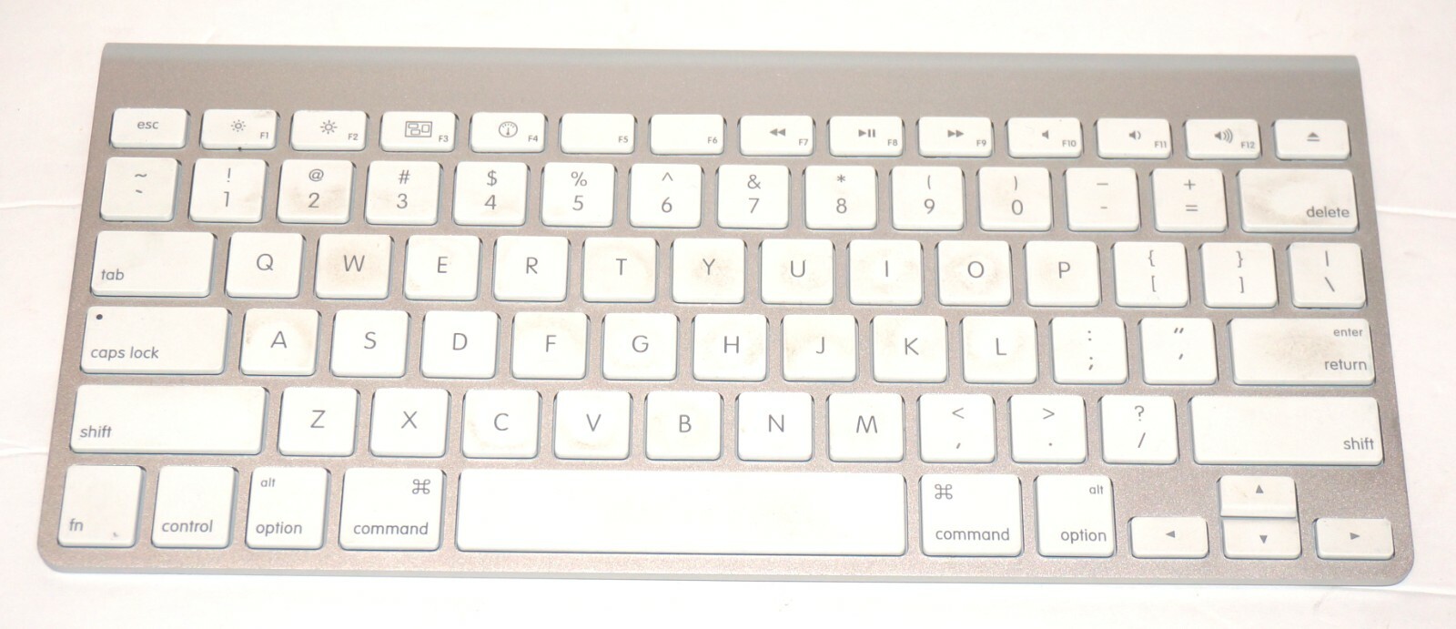 Genuine Apple Wireless Bluetooth Keyboard Model: A1314 - Silver/White