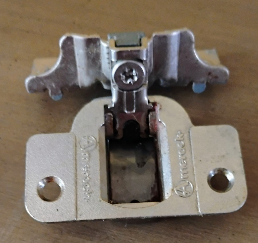 Amerock 2010-33 Cabinet Hinge Self Closing 05J 05Base Plate 1/2" OL